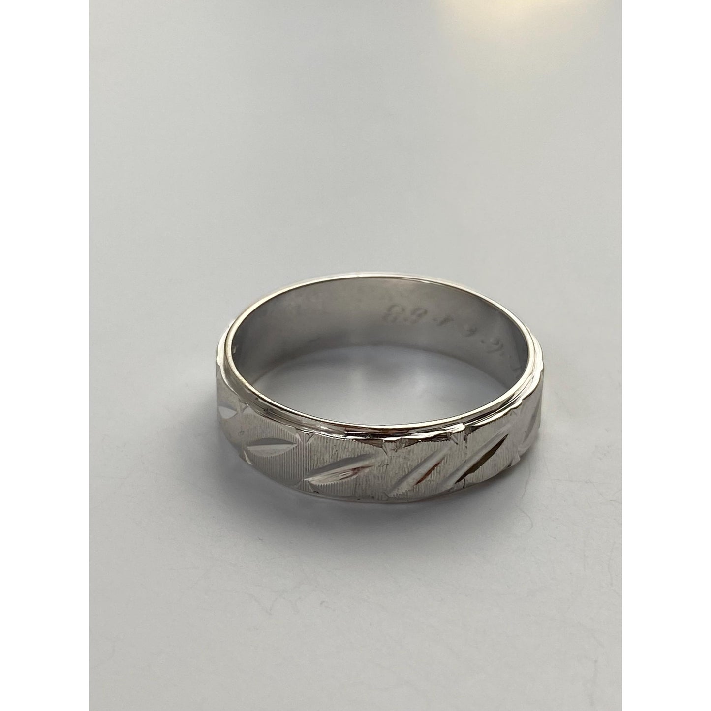 Vintage Solid 14k White Gold Diamond Cut Ring Band - Size 10.25