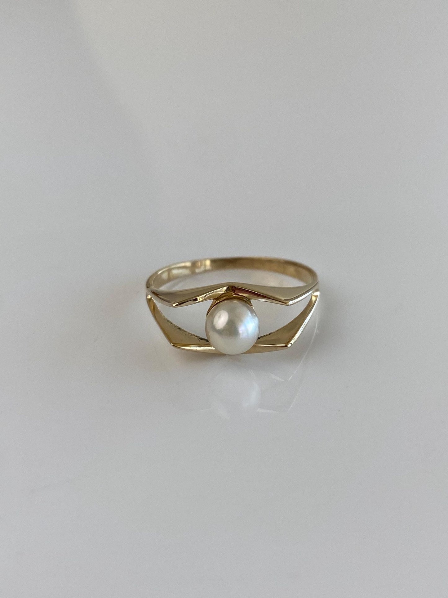 Vintage Solid 14k Yellow Gold Pearl Ring - Size 8.5