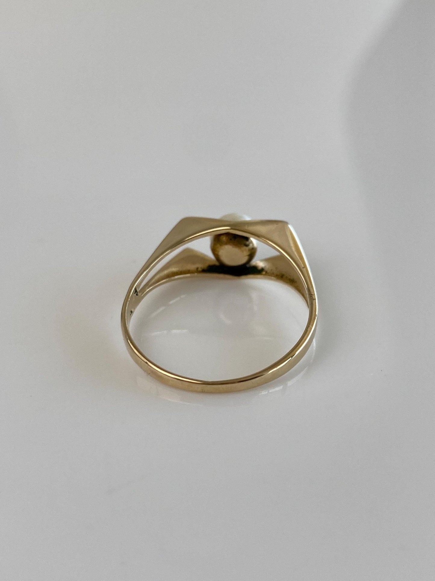 Vintage Solid 14k Yellow Gold Pearl Ring - Size 8.5