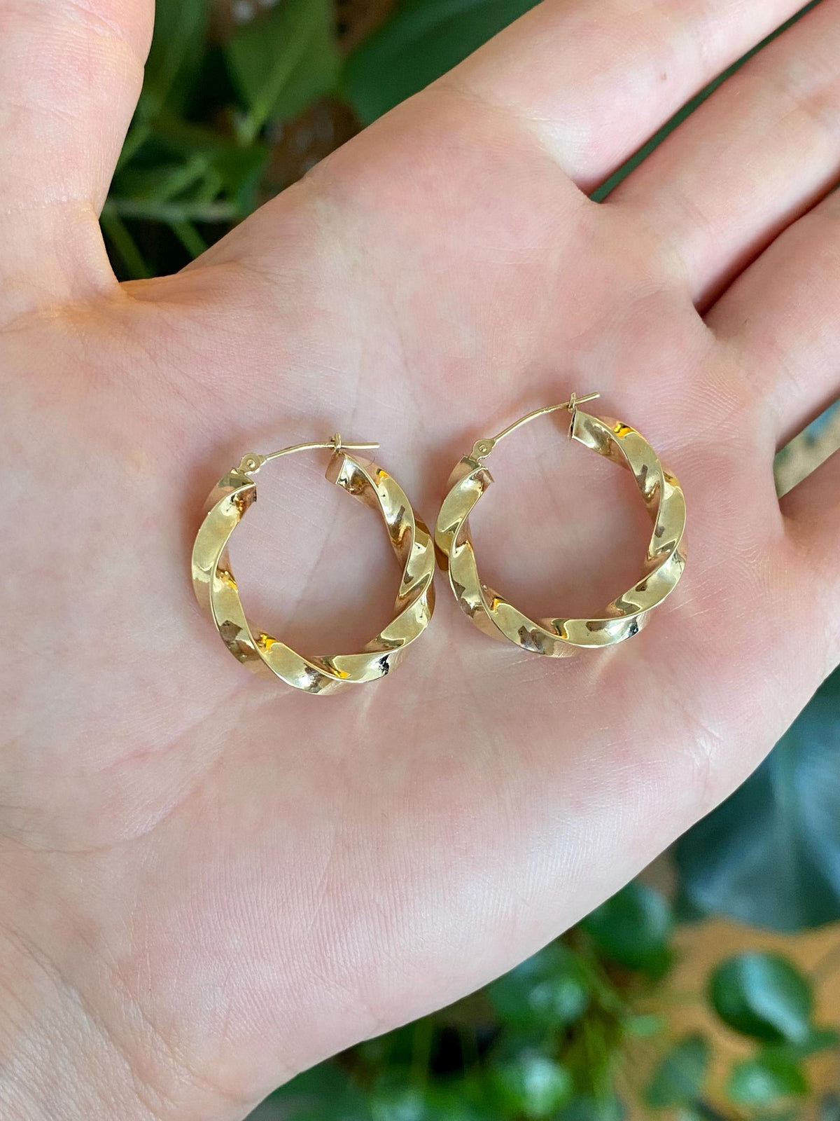 Vintage 14k Yellow Gold Twist Hoop Earrings