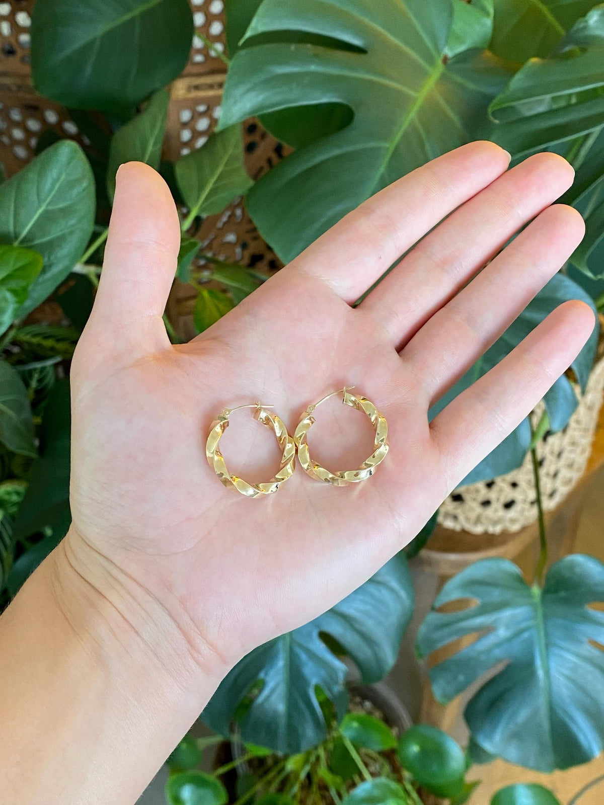 Vintage 14k Yellow Gold Twist Hoop Earrings
