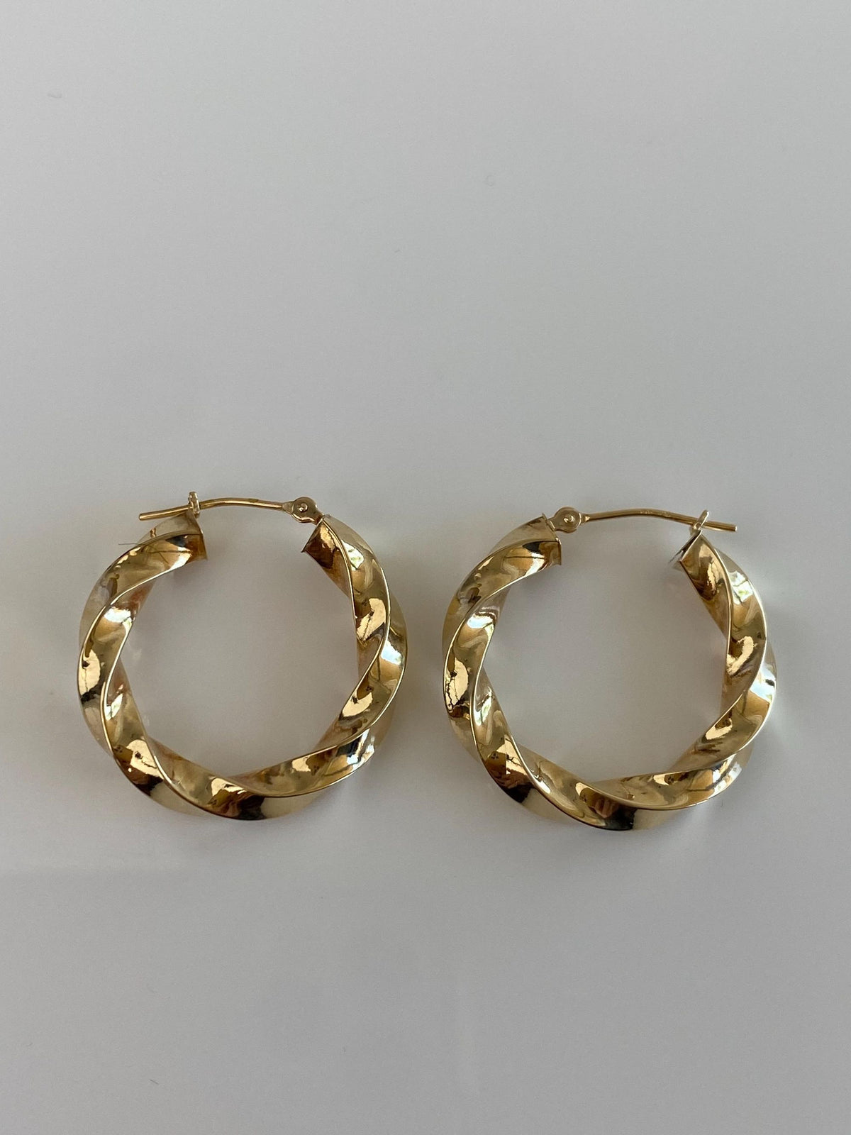 Vintage 14k Yellow Gold Twist Hoop Earrings