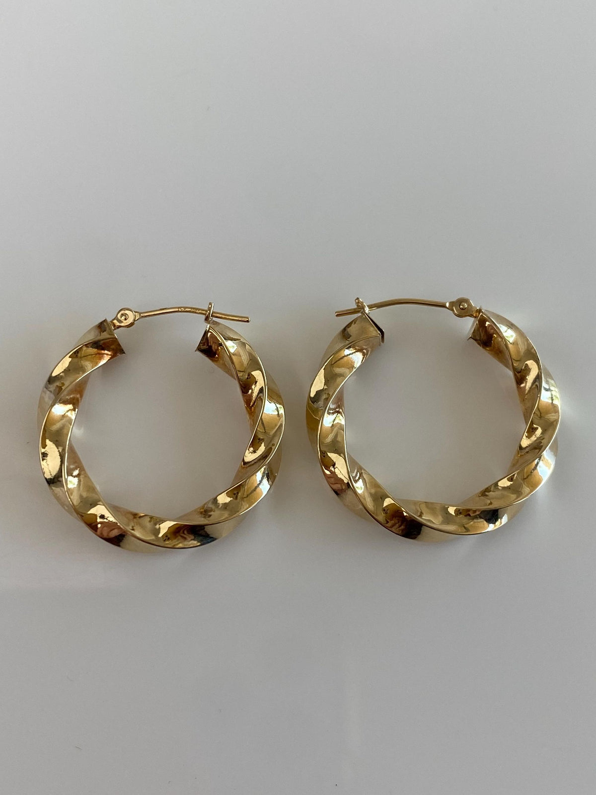 Vintage 14k Yellow Gold Twist Hoop Earrings