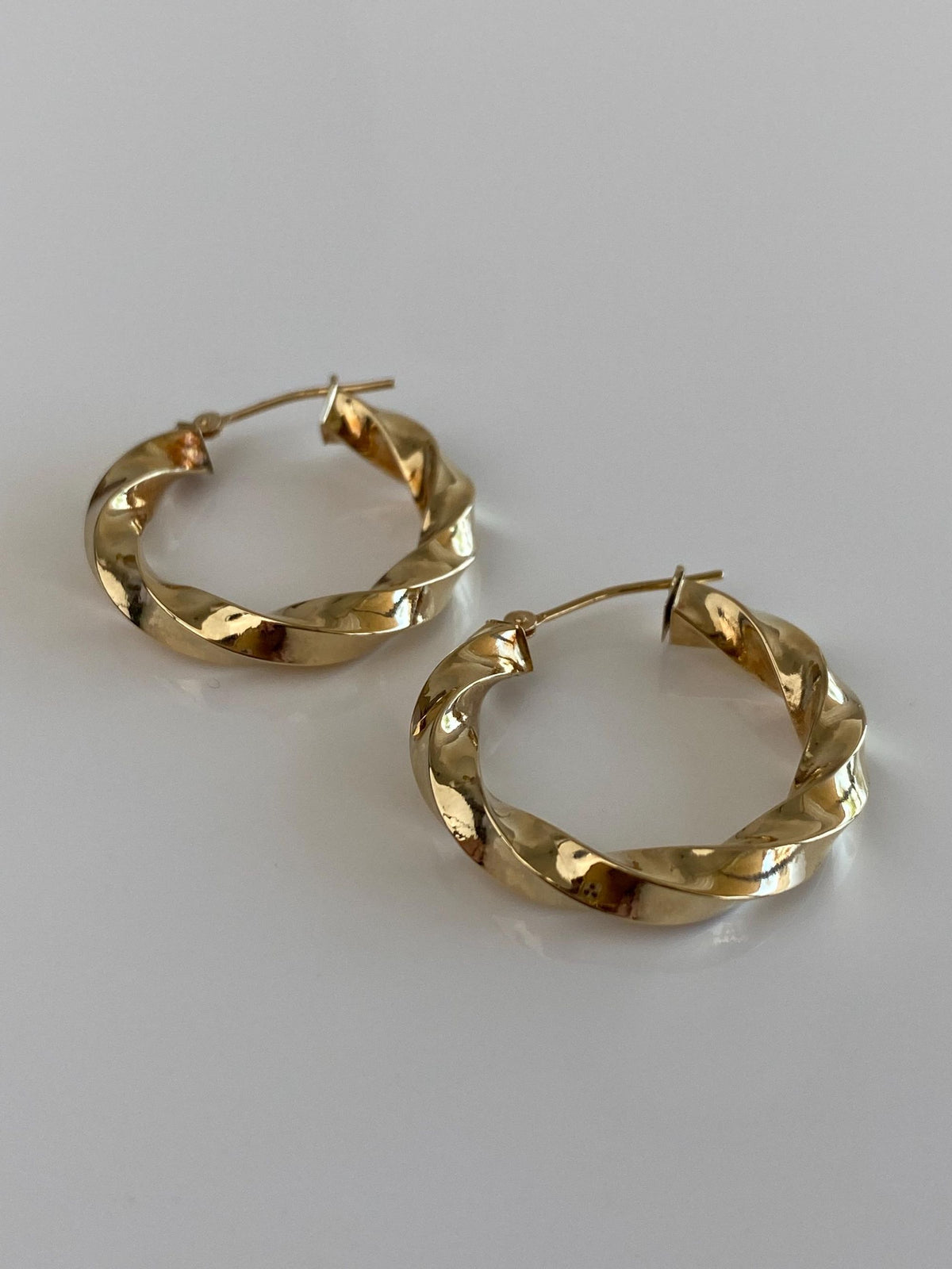 Vintage 14k Yellow Gold Twist Hoop Earrings