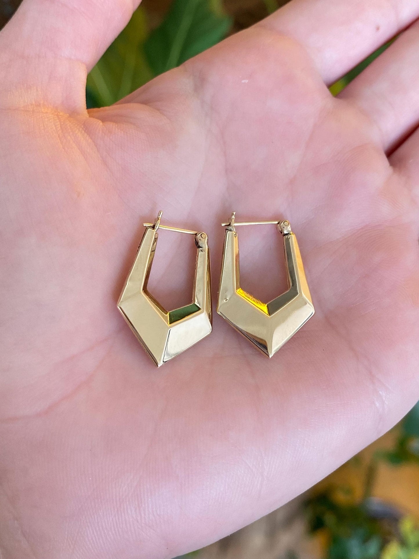 Vintage 14k Yellow Gold Beveled Chevron Hoop Earrings