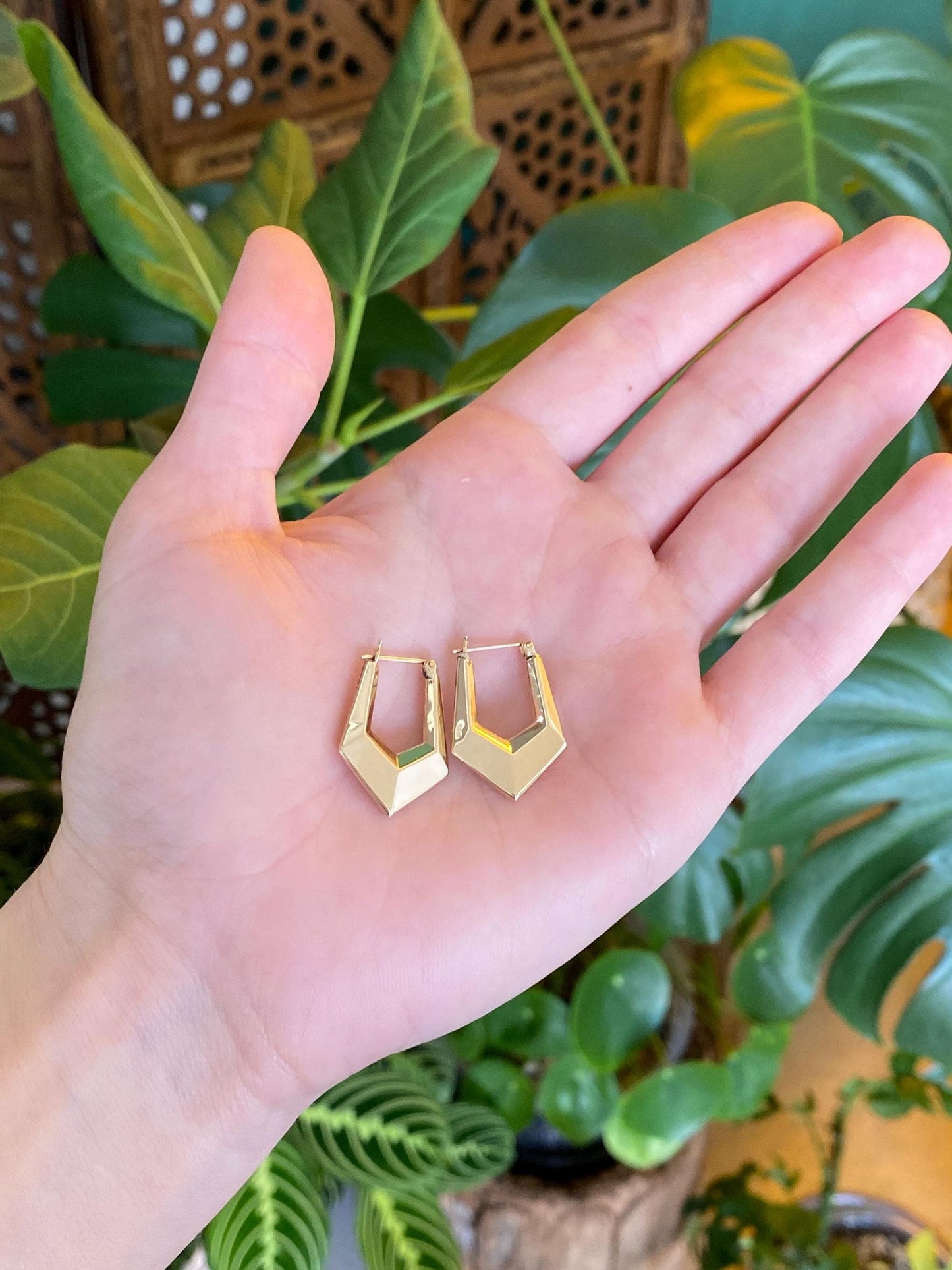 Vintage 14k Yellow Gold Beveled Chevron Hoop Earrings