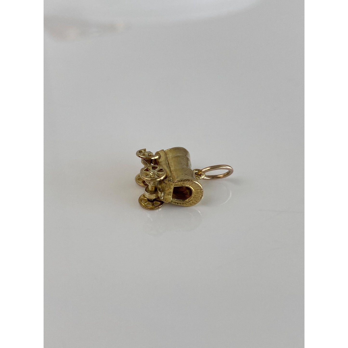 Vintage Solid 10k Yellow Gold Oregon Trail Carriage Charm
