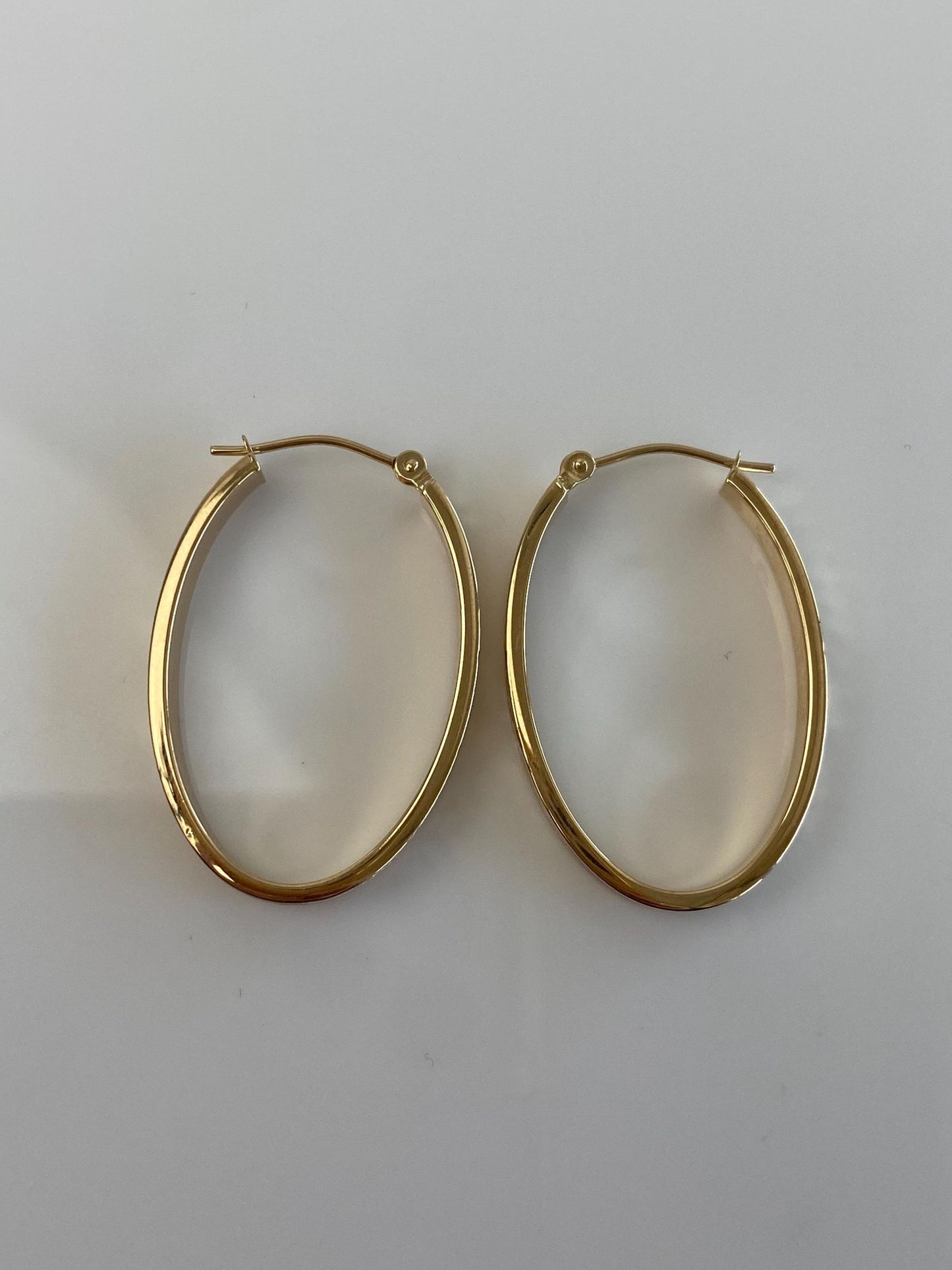 Vintage 14k Yellow Gold Diamond Cut Oval Hoop Earrings