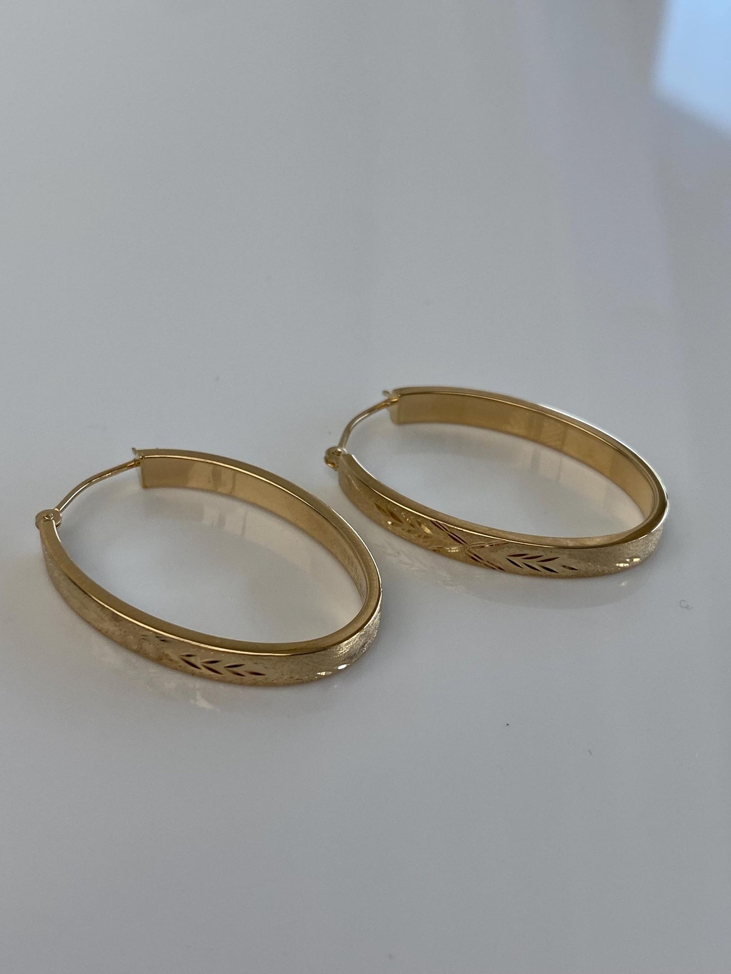 Vintage 14k Yellow Gold Diamond Cut Oval Hoop Earrings