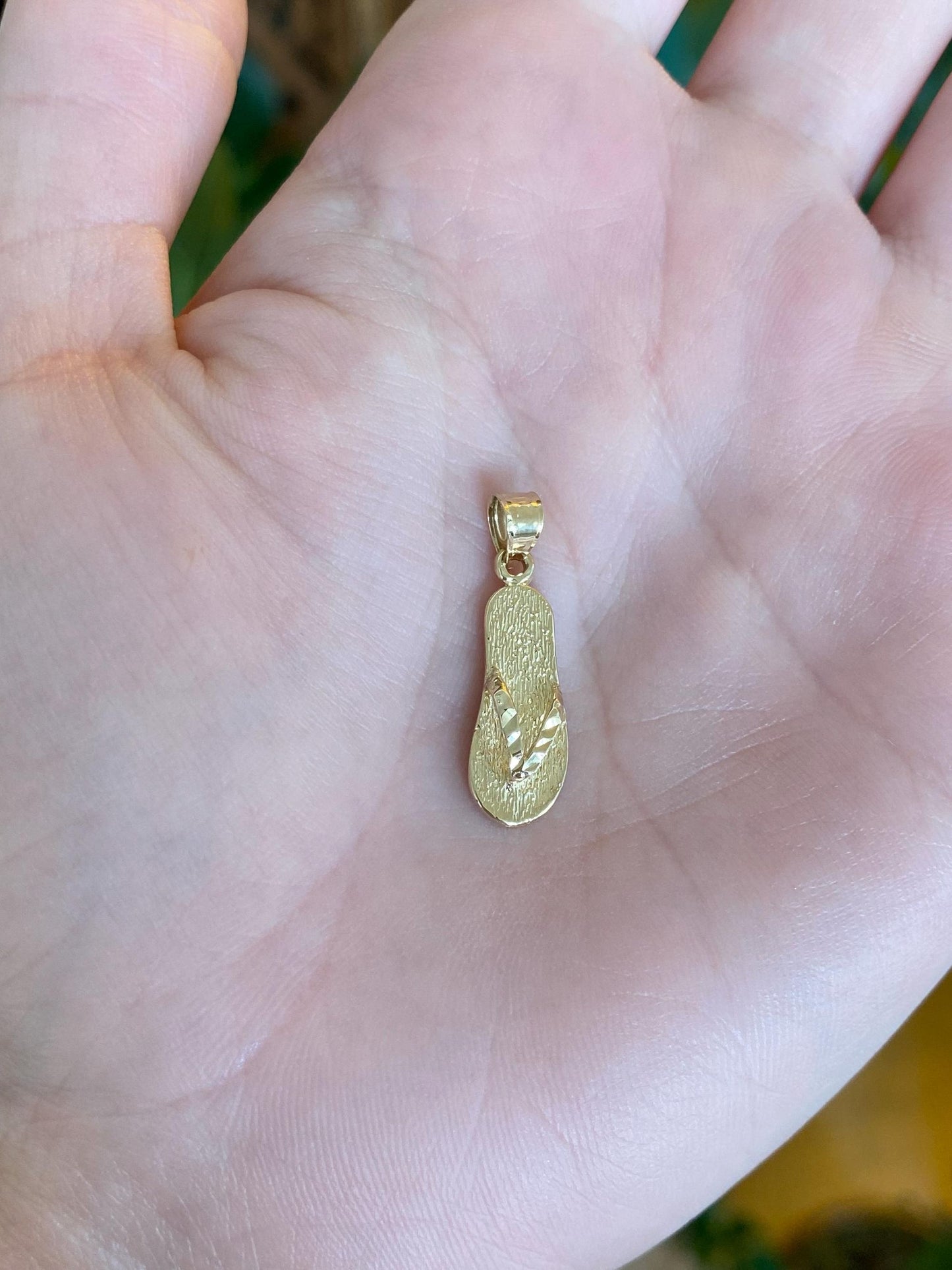 Vintage Solid 14k Yellow Gold Diamond Cut Flip Flop Charm