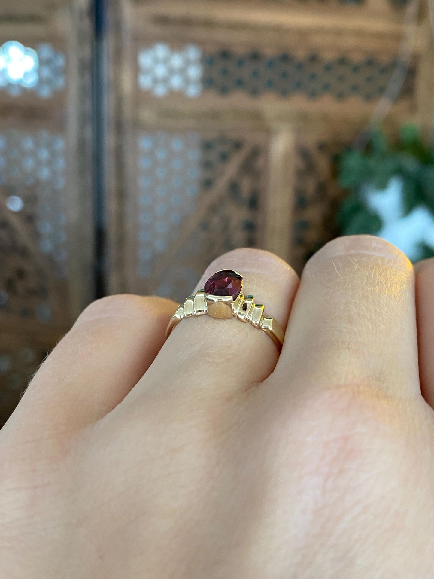 Vintage Solid 14k Yellow Gold Pink Tourmaline Scalloped Ring - Size 5.75