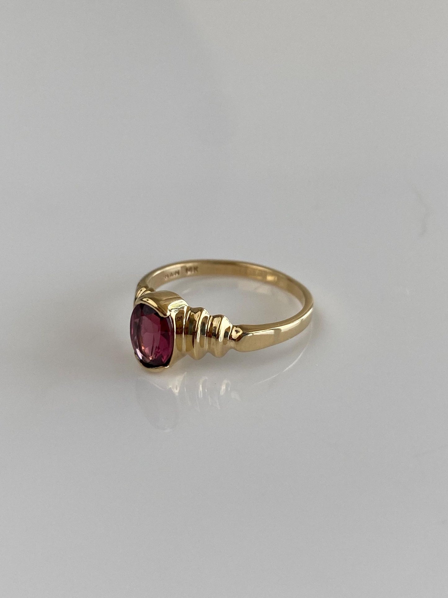 Vintage Solid 14k Yellow Gold Pink Tourmaline Scalloped Ring - Size 5.75
