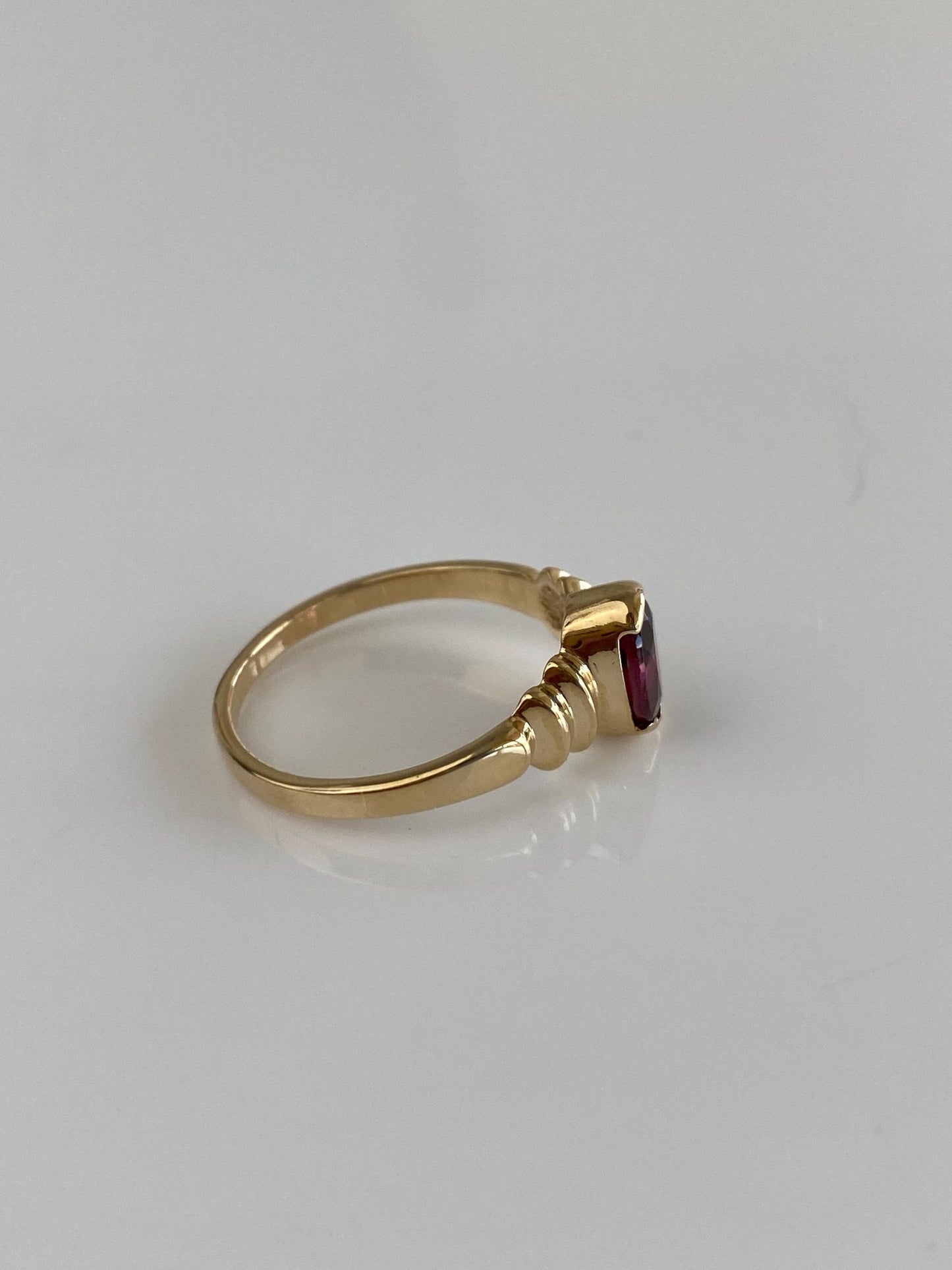 Vintage Solid 14k Yellow Gold Pink Tourmaline Scalloped Ring - Size 5.75
