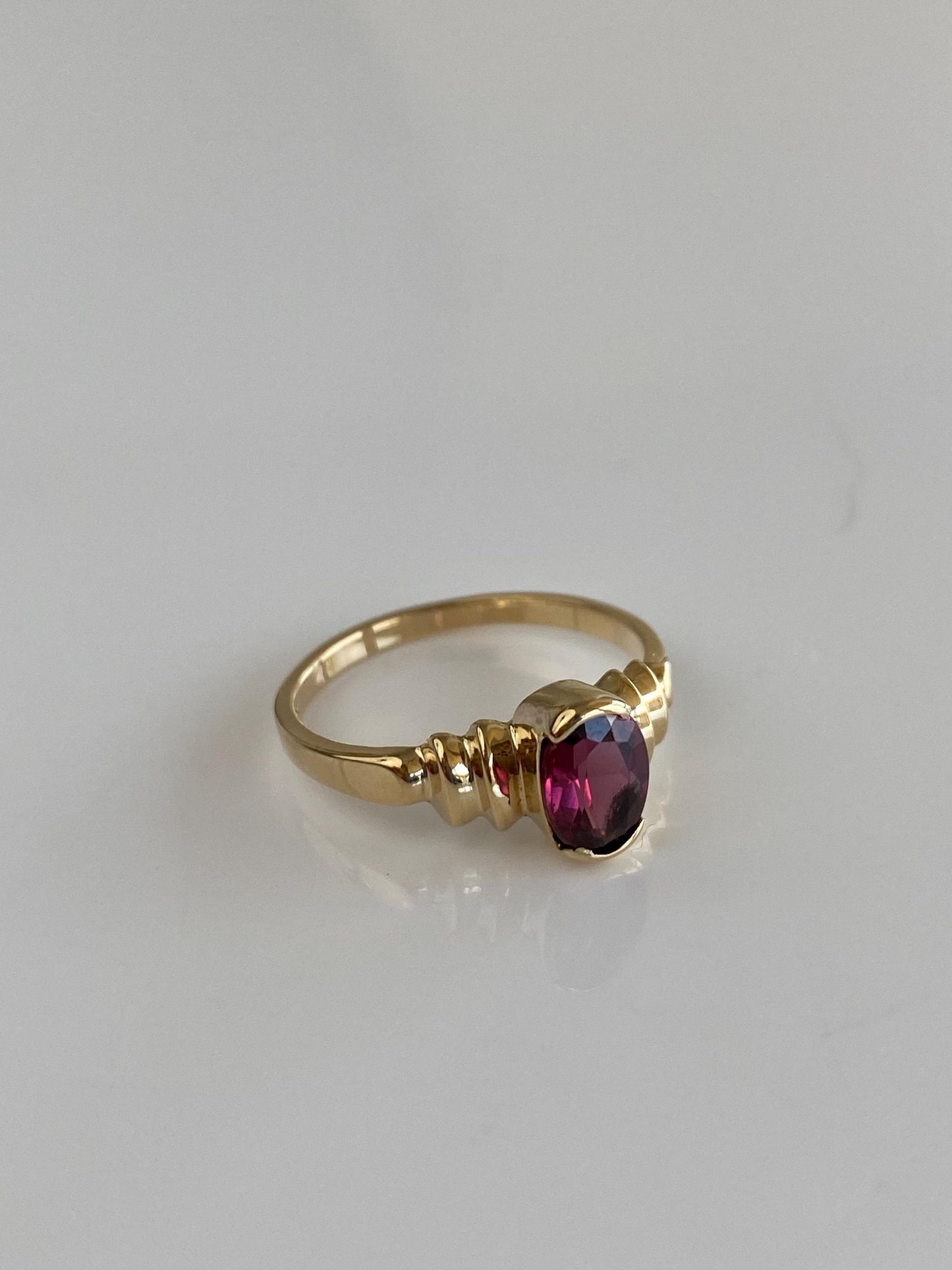 Vintage Solid 14k Yellow Gold Pink Tourmaline Scalloped Ring - Size 5.75