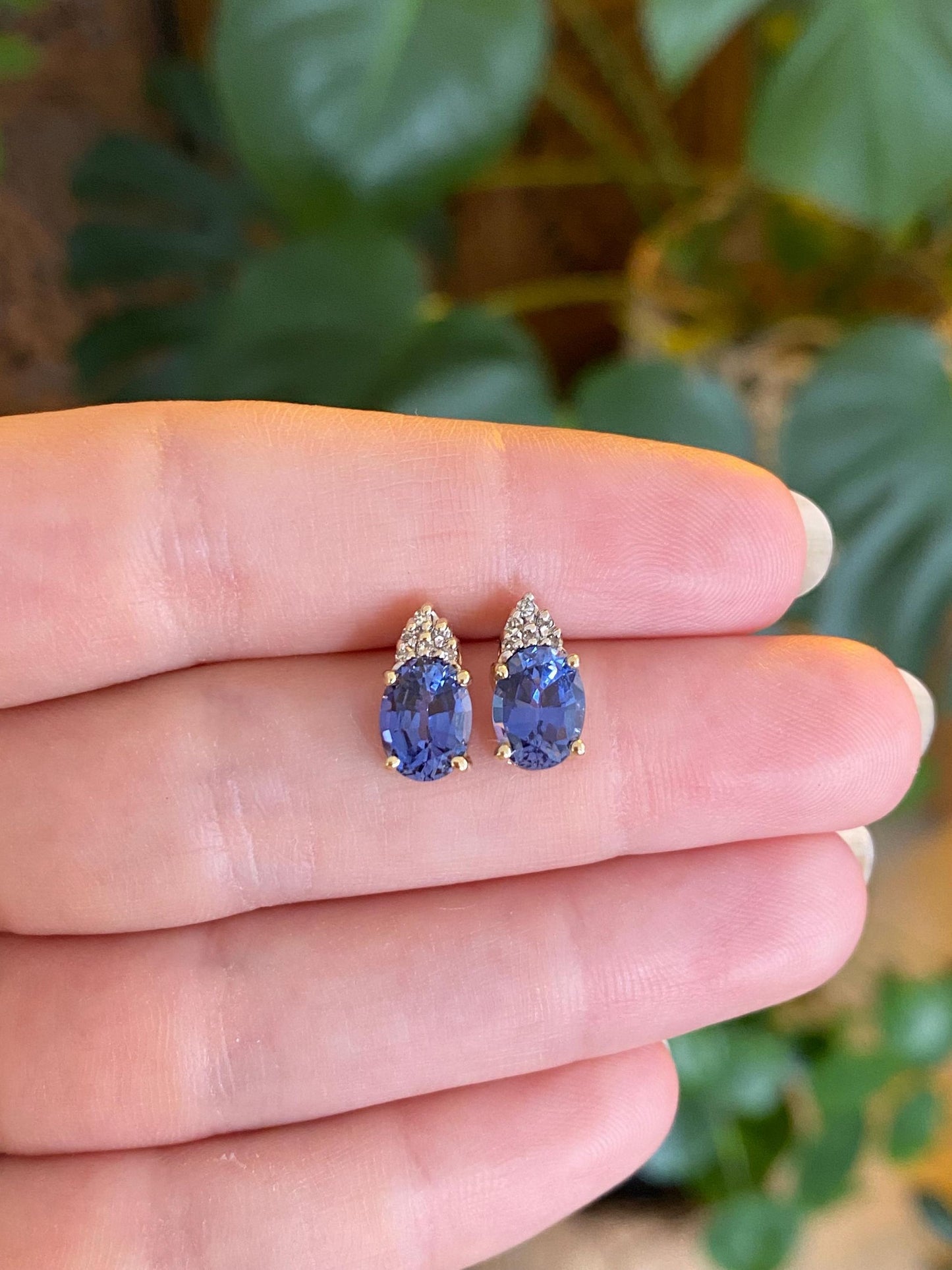 Vintage Solid 14k Yellow Gold Diamond Dusty Blue Sapphire Stud Earrings
