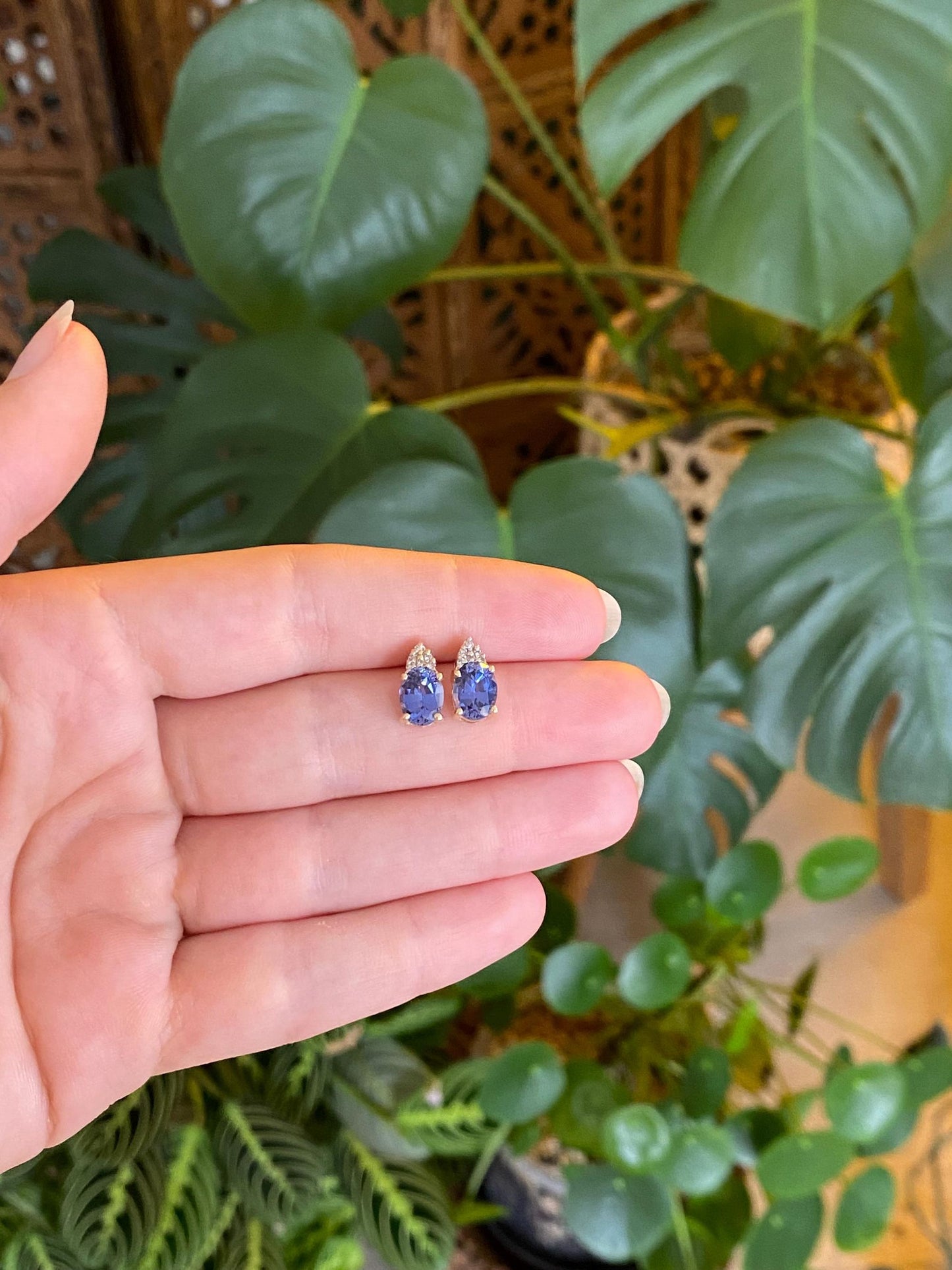 Vintage Solid 14k Yellow Gold Diamond Dusty Blue Sapphire Stud Earrings