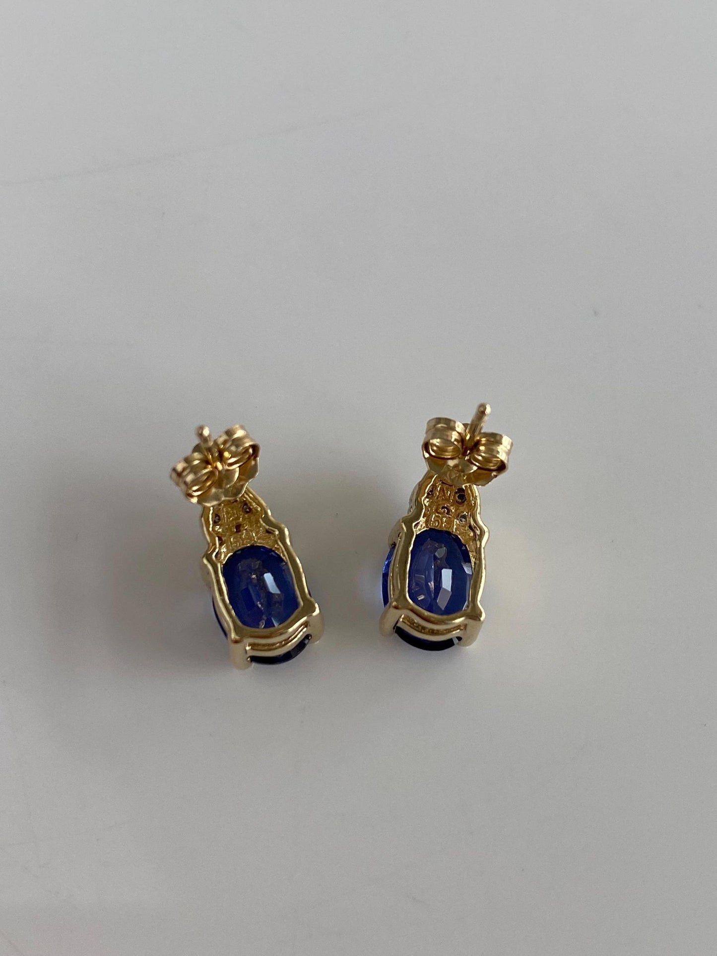Vintage Solid 14k Yellow Gold Diamond Dusty Blue Sapphire Stud Earrings