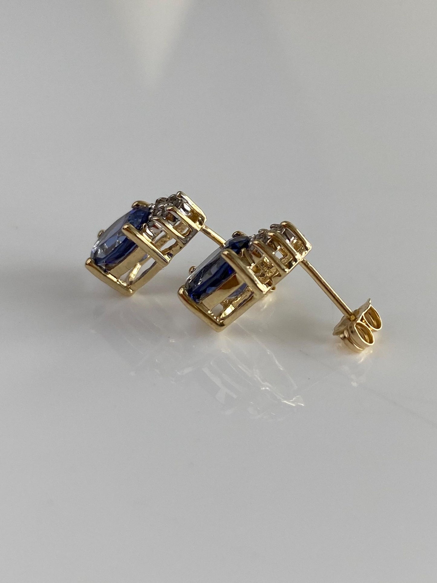 Vintage Solid 14k Yellow Gold Diamond Dusty Blue Sapphire Stud Earrings