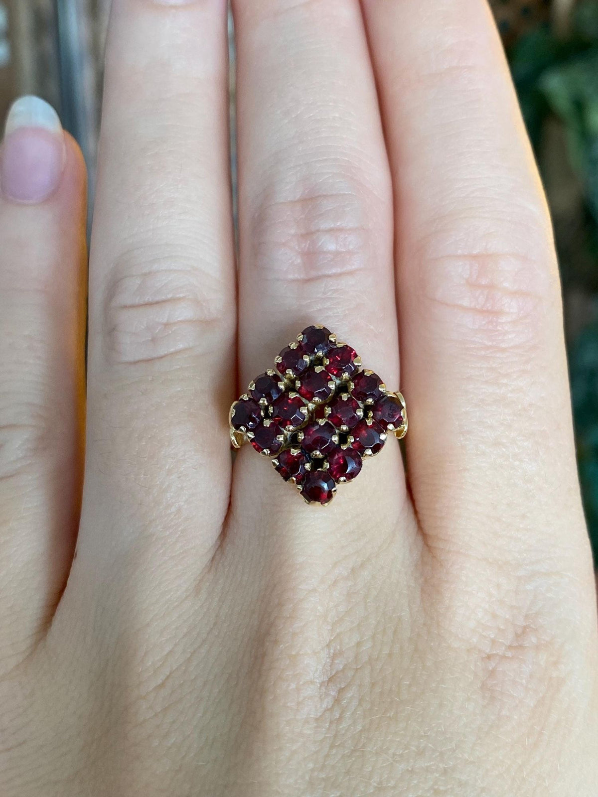 Vintage Solid 18k Yellow Gold Garnet Cluster Ring - Size 7.25
