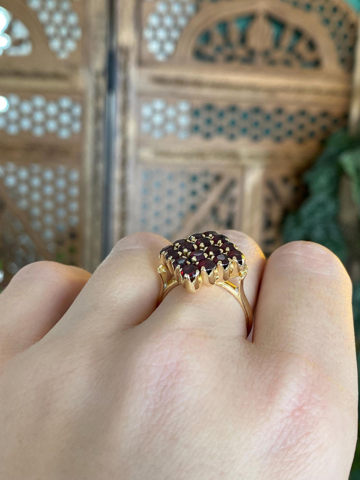 Vintage Solid 18k Yellow Gold Garnet Cluster Ring - Size 7.25