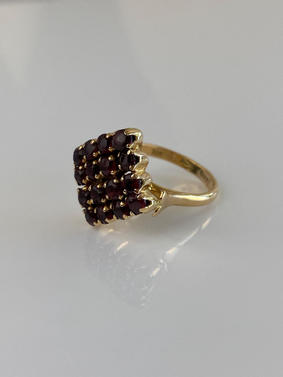 Vintage Solid 18k Yellow Gold Garnet Cluster Ring - Size 7.25