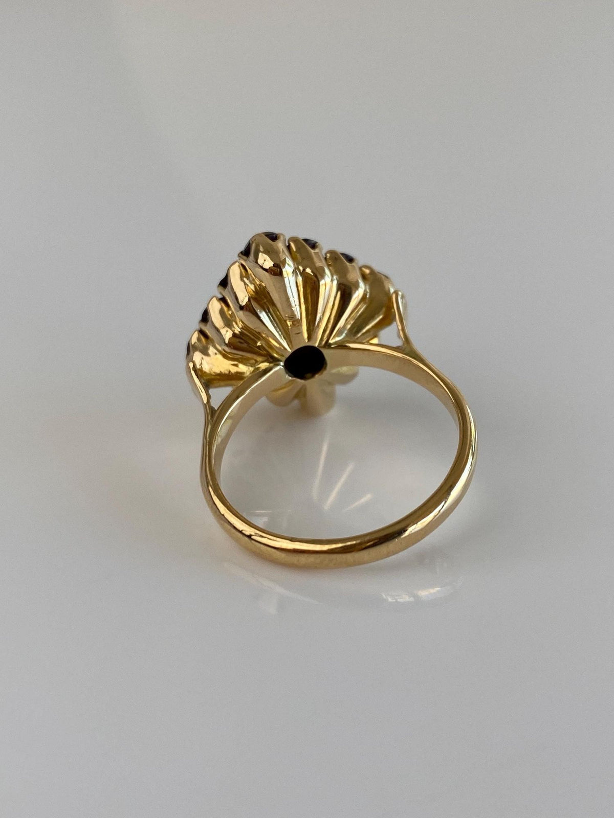 Vintage Solid 18k Yellow Gold Garnet Cluster Ring - Size 7.25