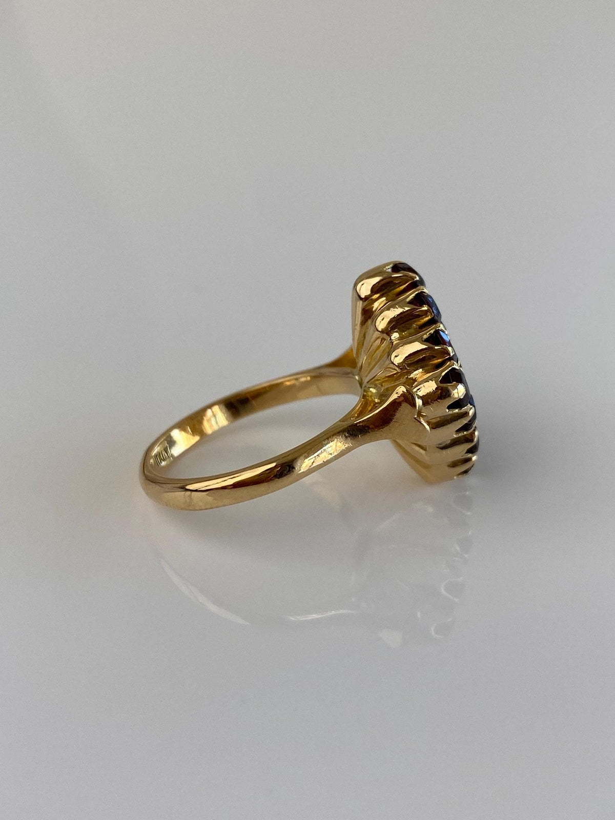 Vintage Solid 18k Yellow Gold Garnet Cluster Ring - Size 7.25