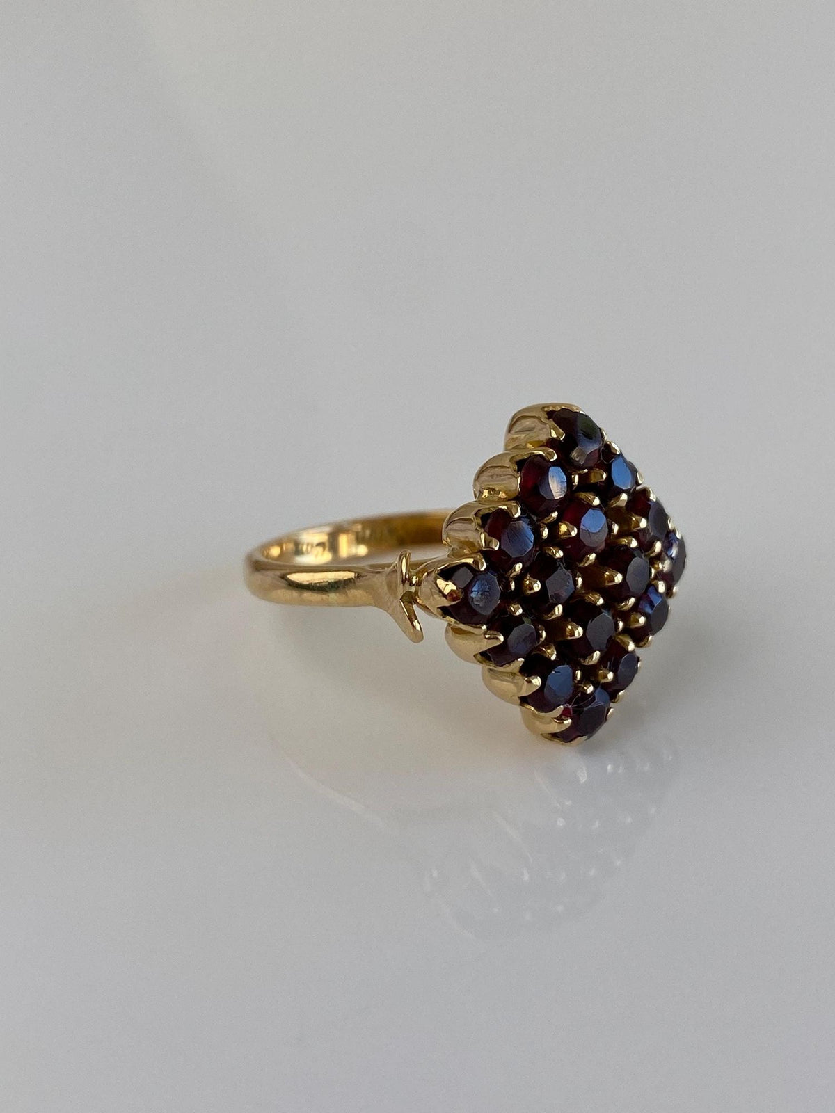 Vintage Solid 18k Yellow Gold Garnet Cluster Ring - Size 7.25