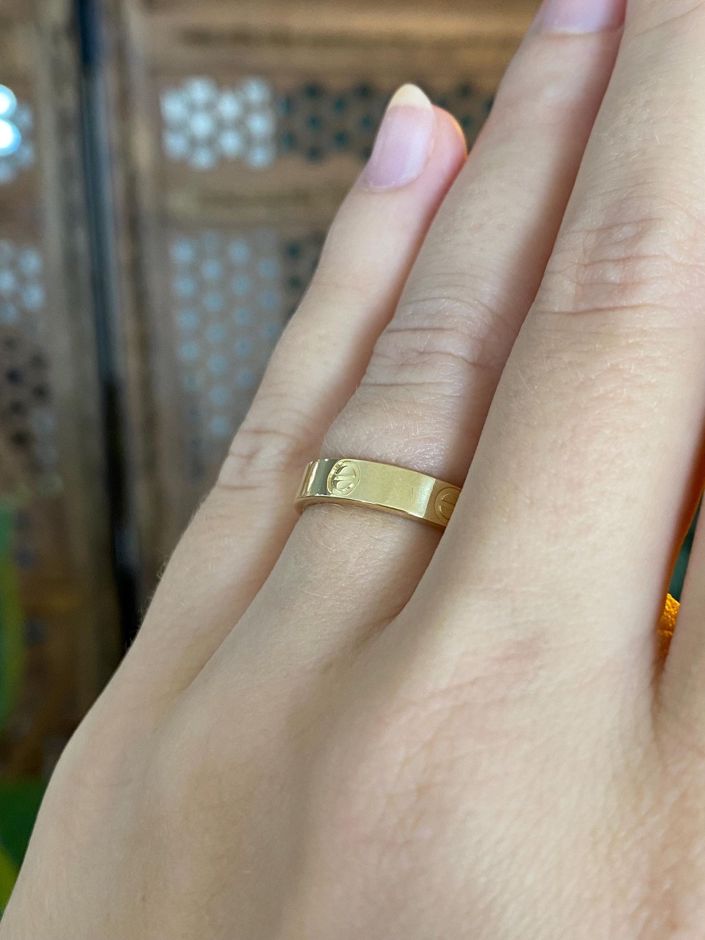 Vintage Solid 18k Yellow Gold Love Ring Band - Size 5.75