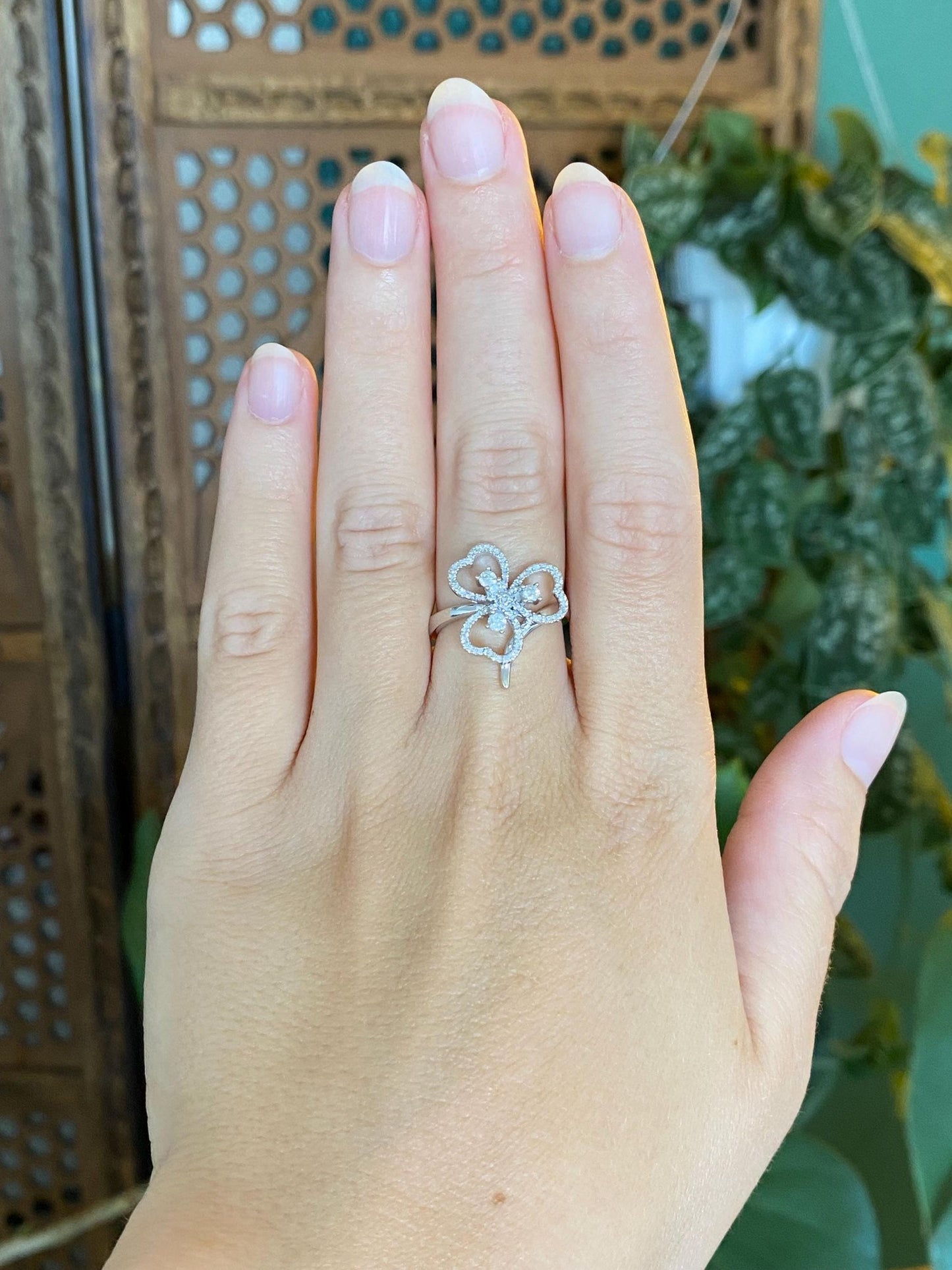 Vintage Solid 14k White Gold Diamond Clover Ring - Size 6.75