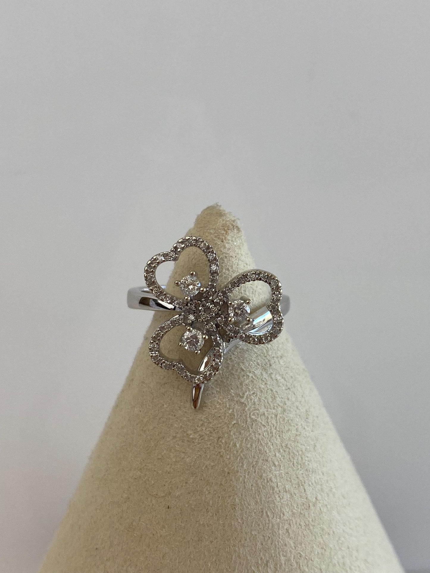 Vintage Solid 14k White Gold Diamond Clover Ring - Size 6.75