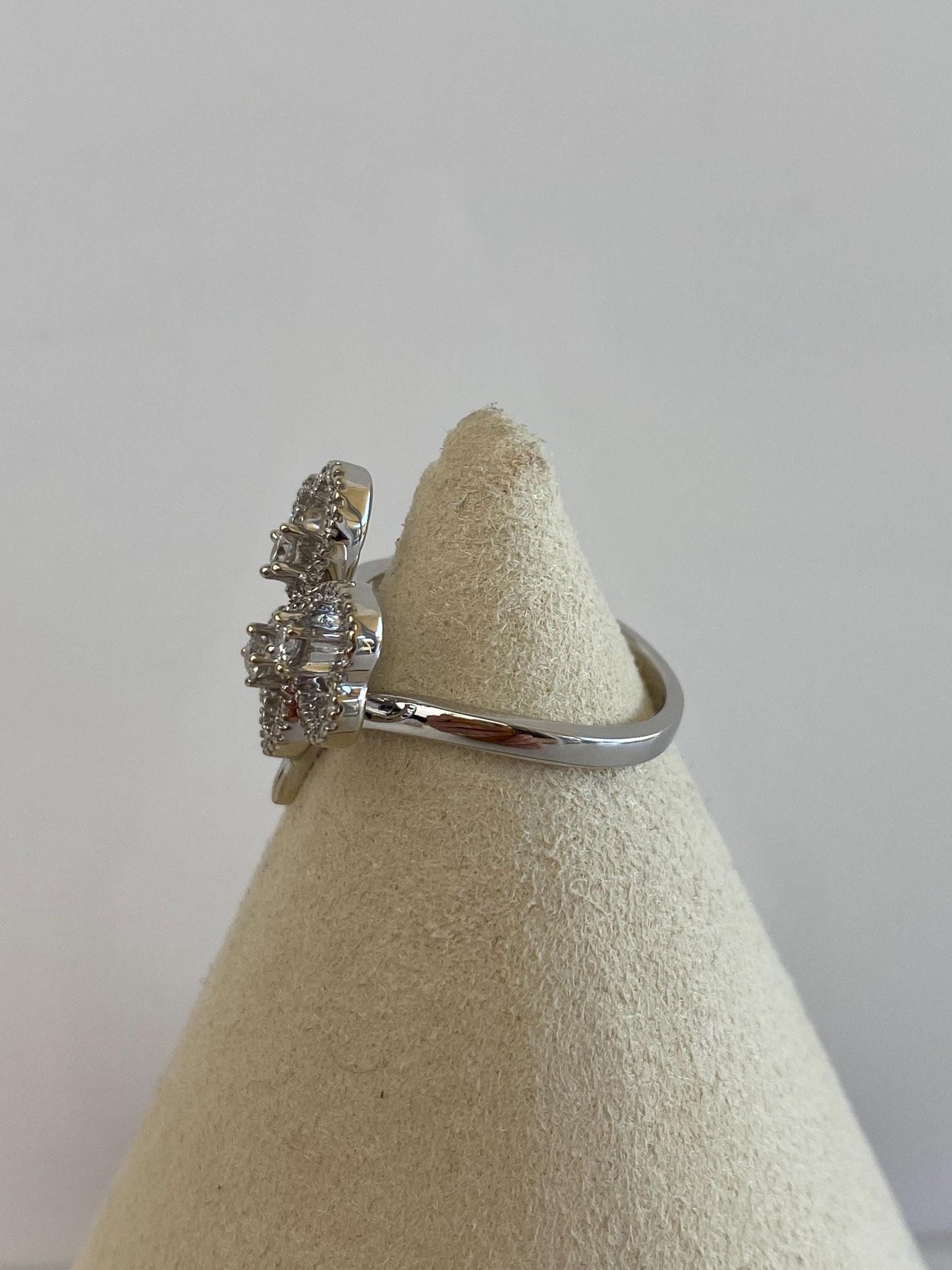 Vintage Solid 14k White Gold Diamond Clover Ring - Size 6.75