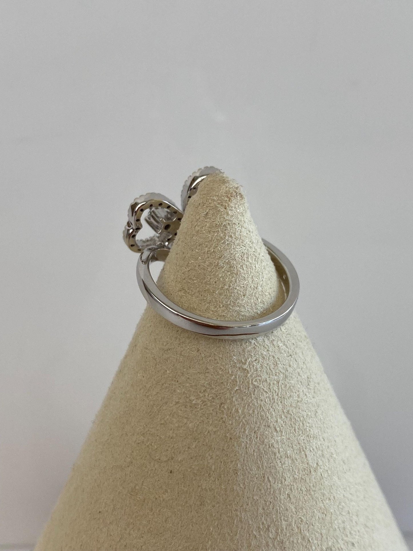 Vintage Solid 14k White Gold Diamond Clover Ring - Size 6.75