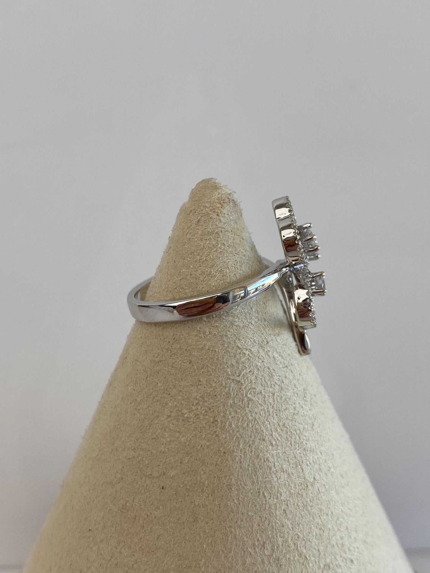 Vintage Solid 14k White Gold Diamond Clover Ring - Size 6.75