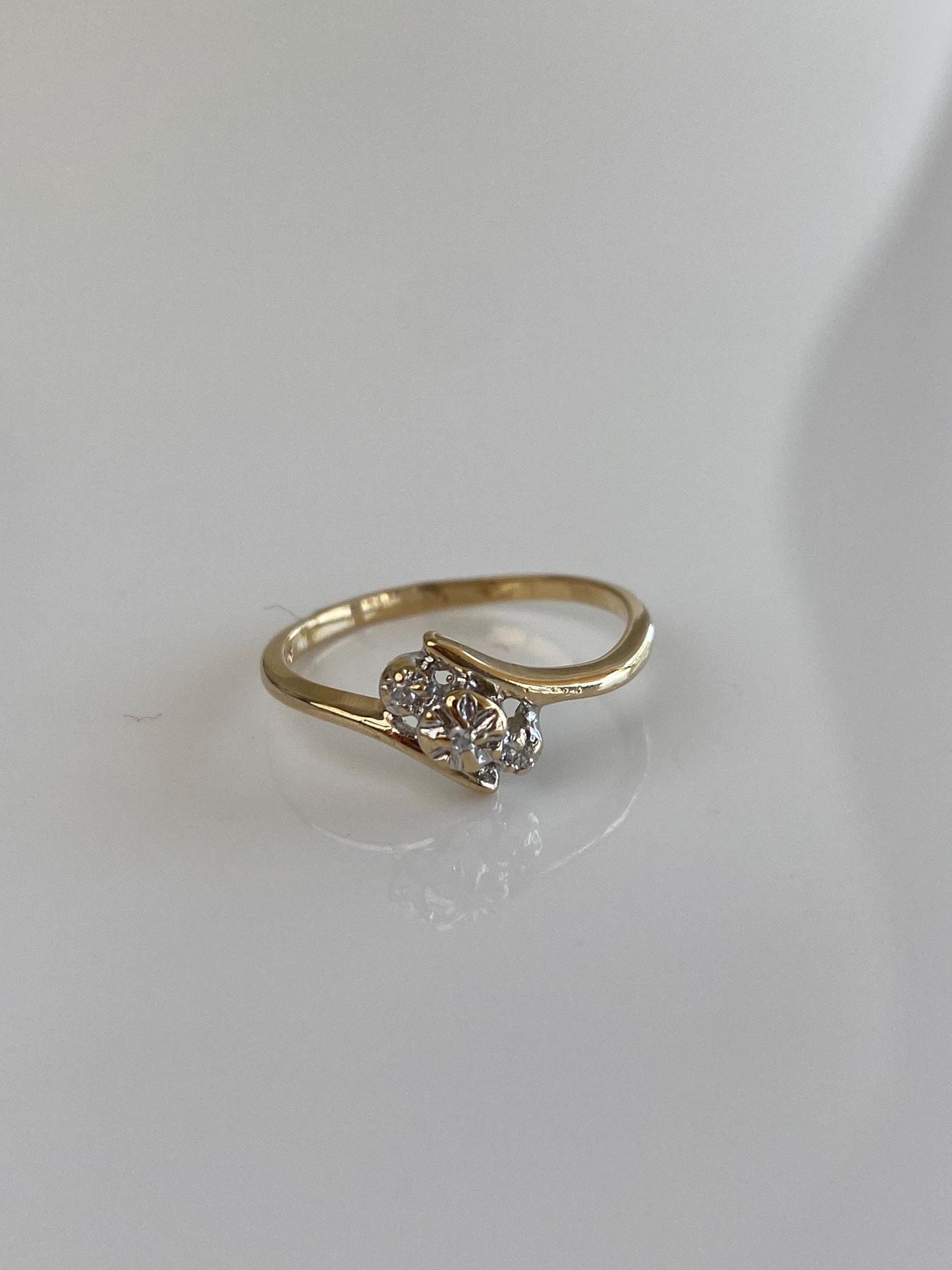 Vintage Solid 10k White & Yellow Gold Diamond Twist Ring - Size 6.25