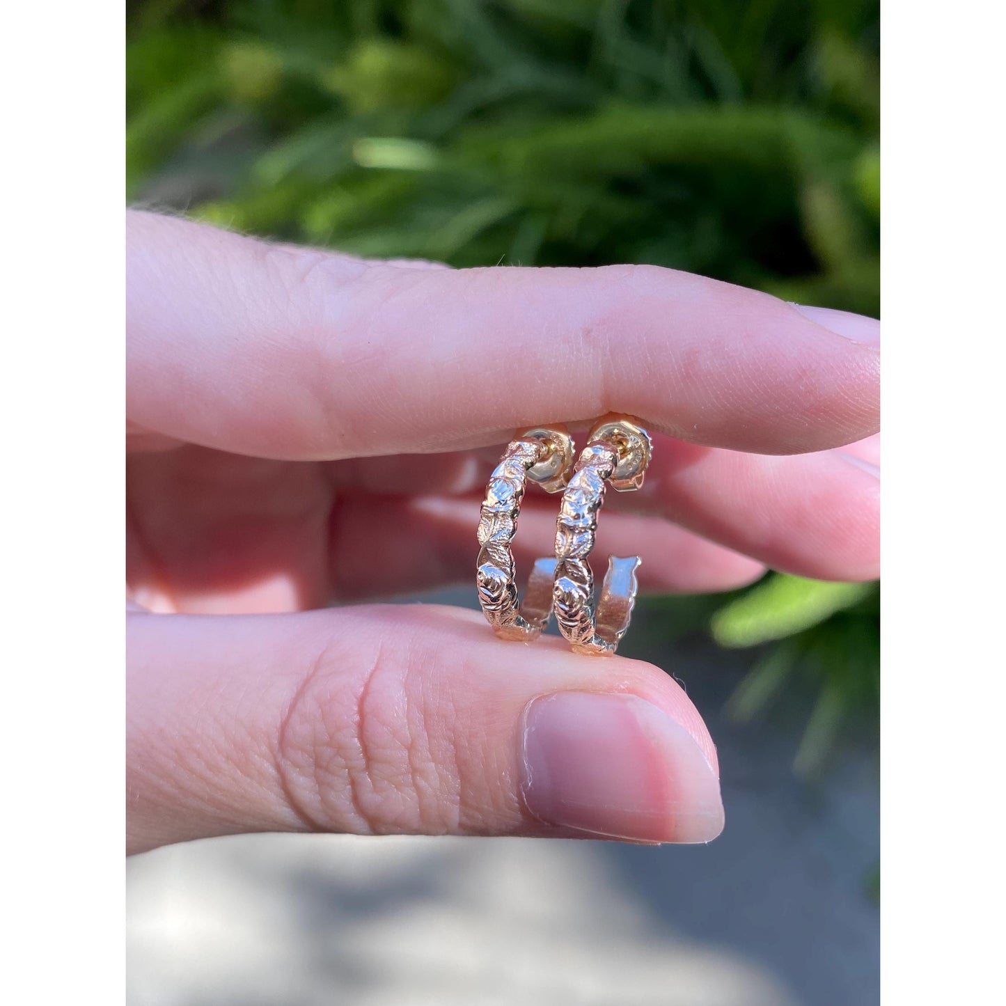 Vintage Solid 14k Yellow Gold Floral Design Hoop Earrings