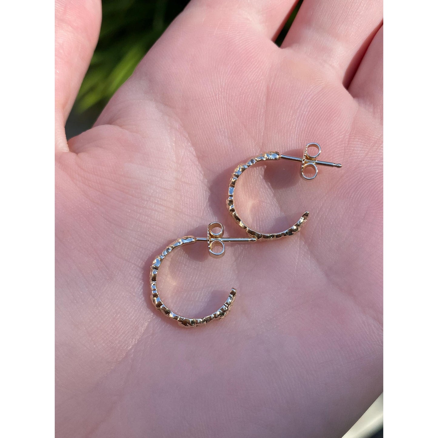 Vintage Solid 14k Yellow Gold Floral Design Hoop Earrings