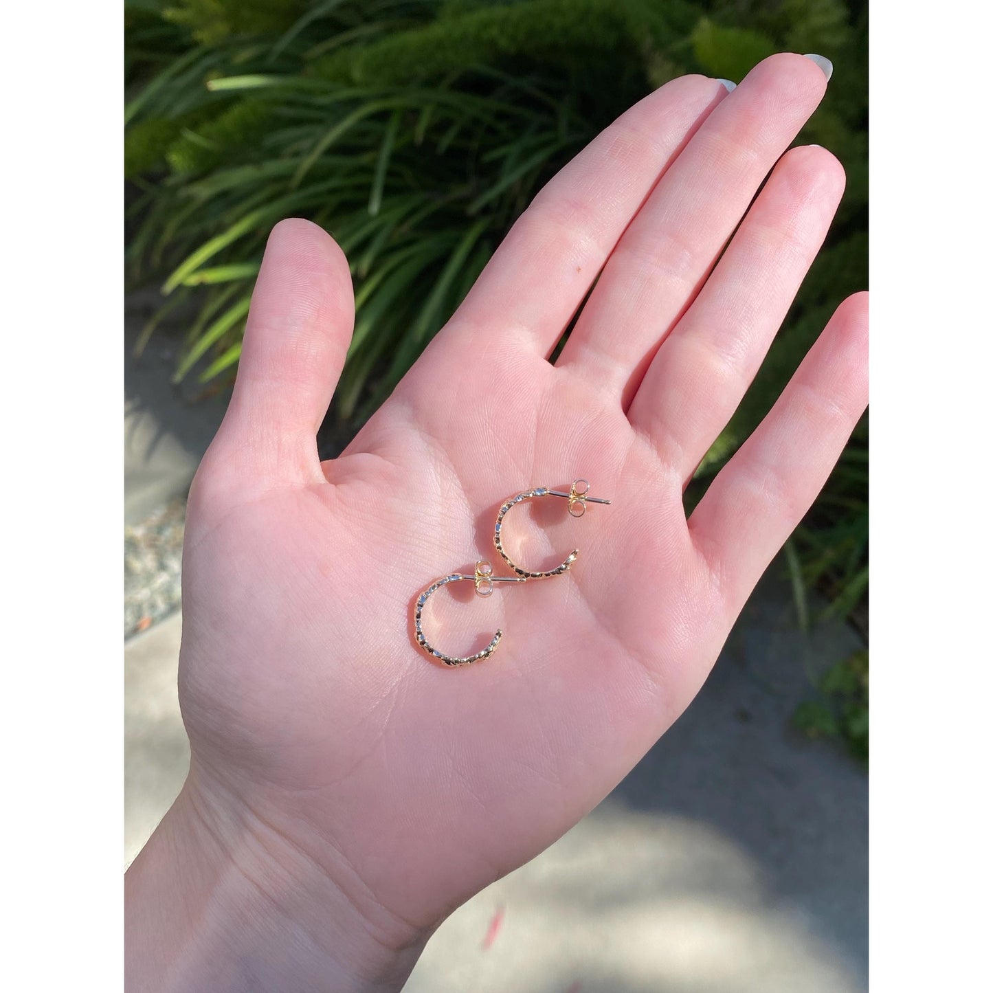 Vintage Solid 14k Yellow Gold Floral Design Hoop Earrings