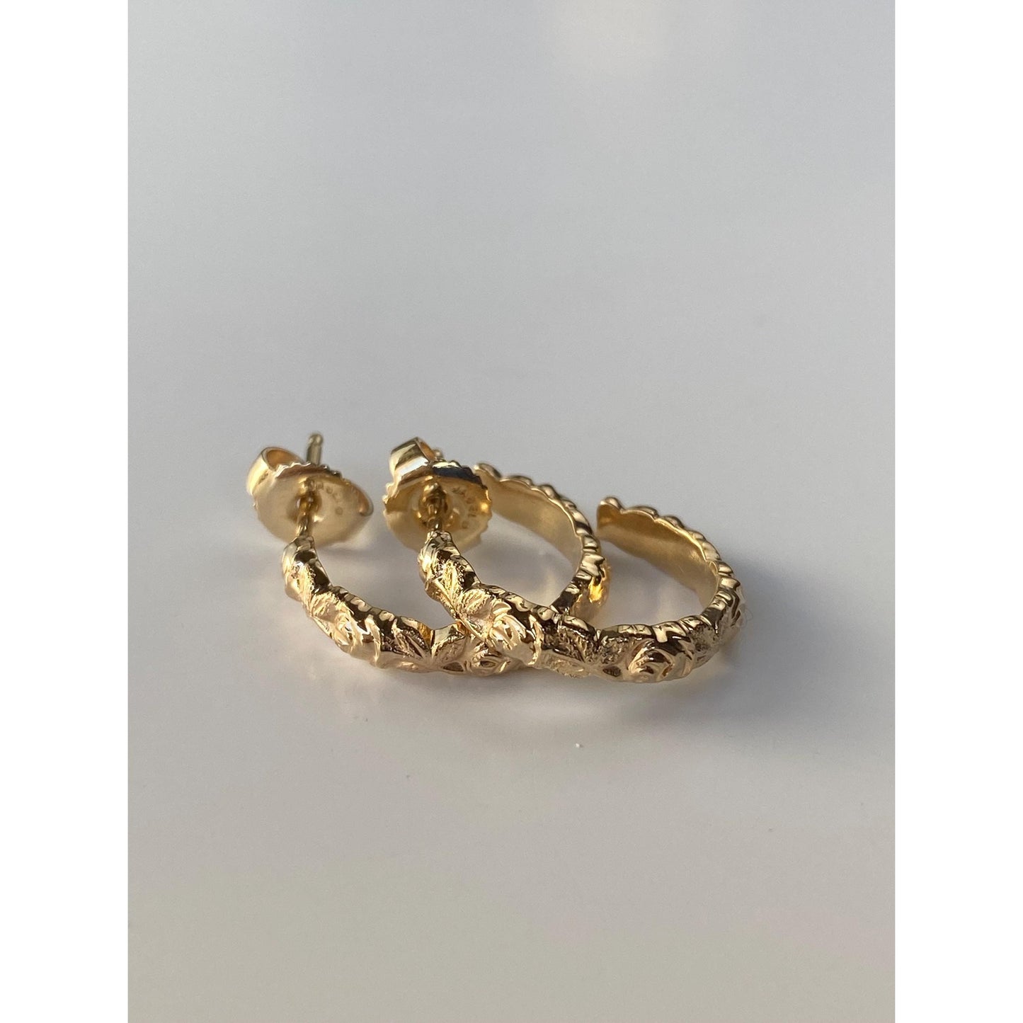 Vintage Solid 14k Yellow Gold Floral Design Hoop Earrings