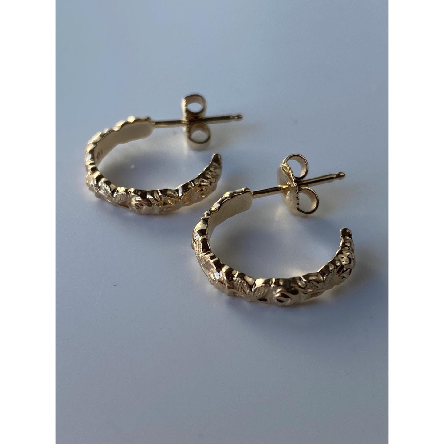 Vintage Solid 14k Yellow Gold Floral Design Hoop Earrings