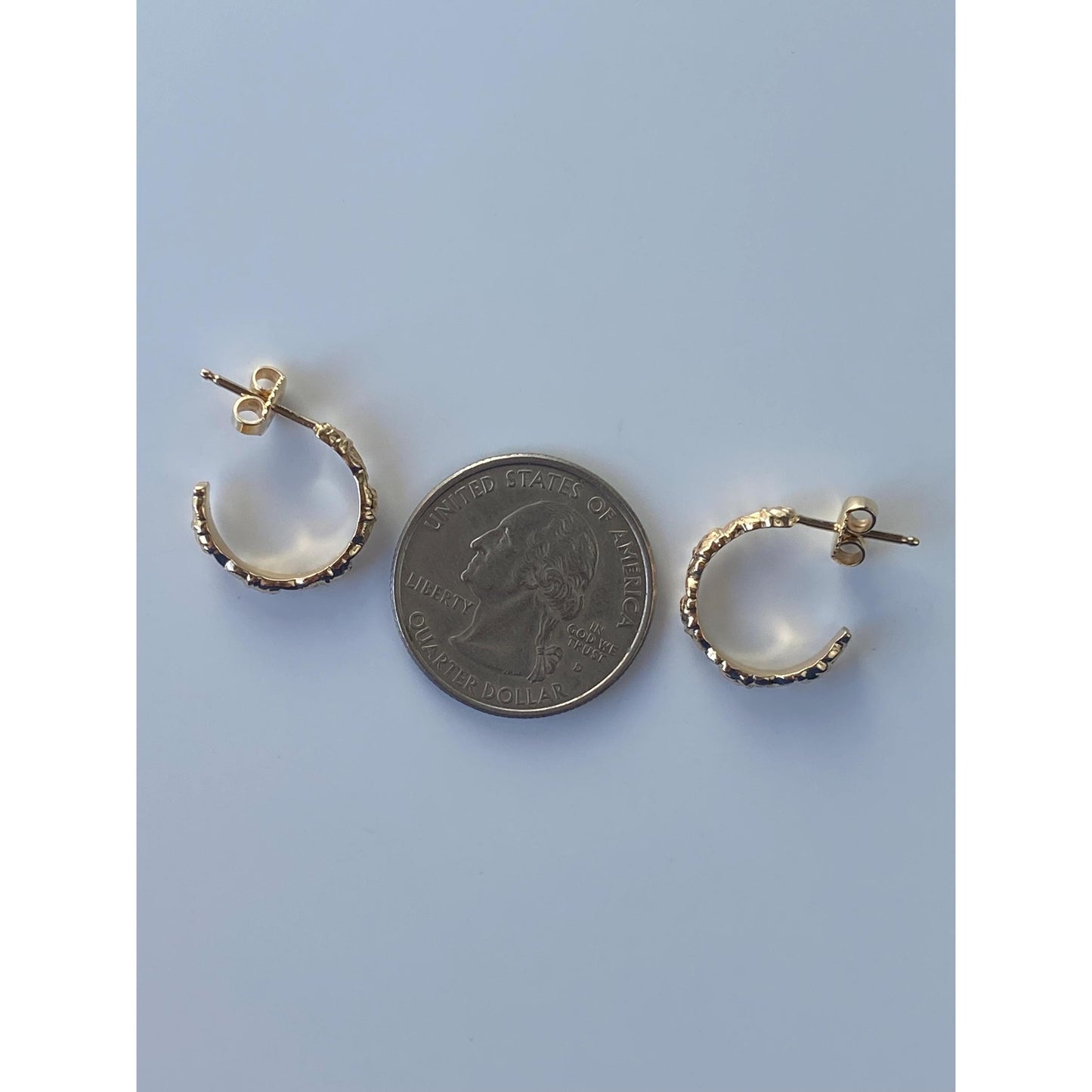 Vintage Solid 14k Yellow Gold Floral Design Hoop Earrings