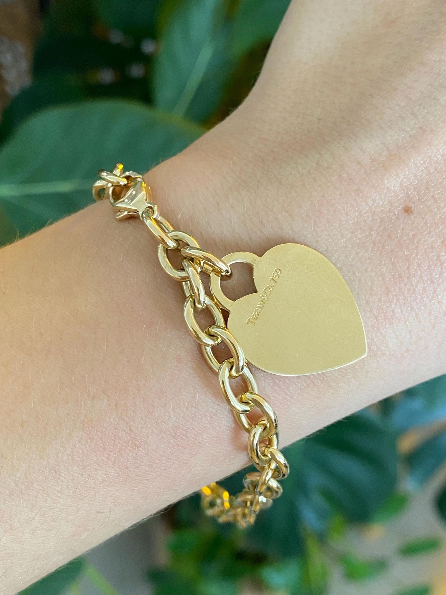 Tiffany & Co. Solid 18k Yellow Gold Heart Charm Chunky Cable Chain Bracelet - 8.5 inches