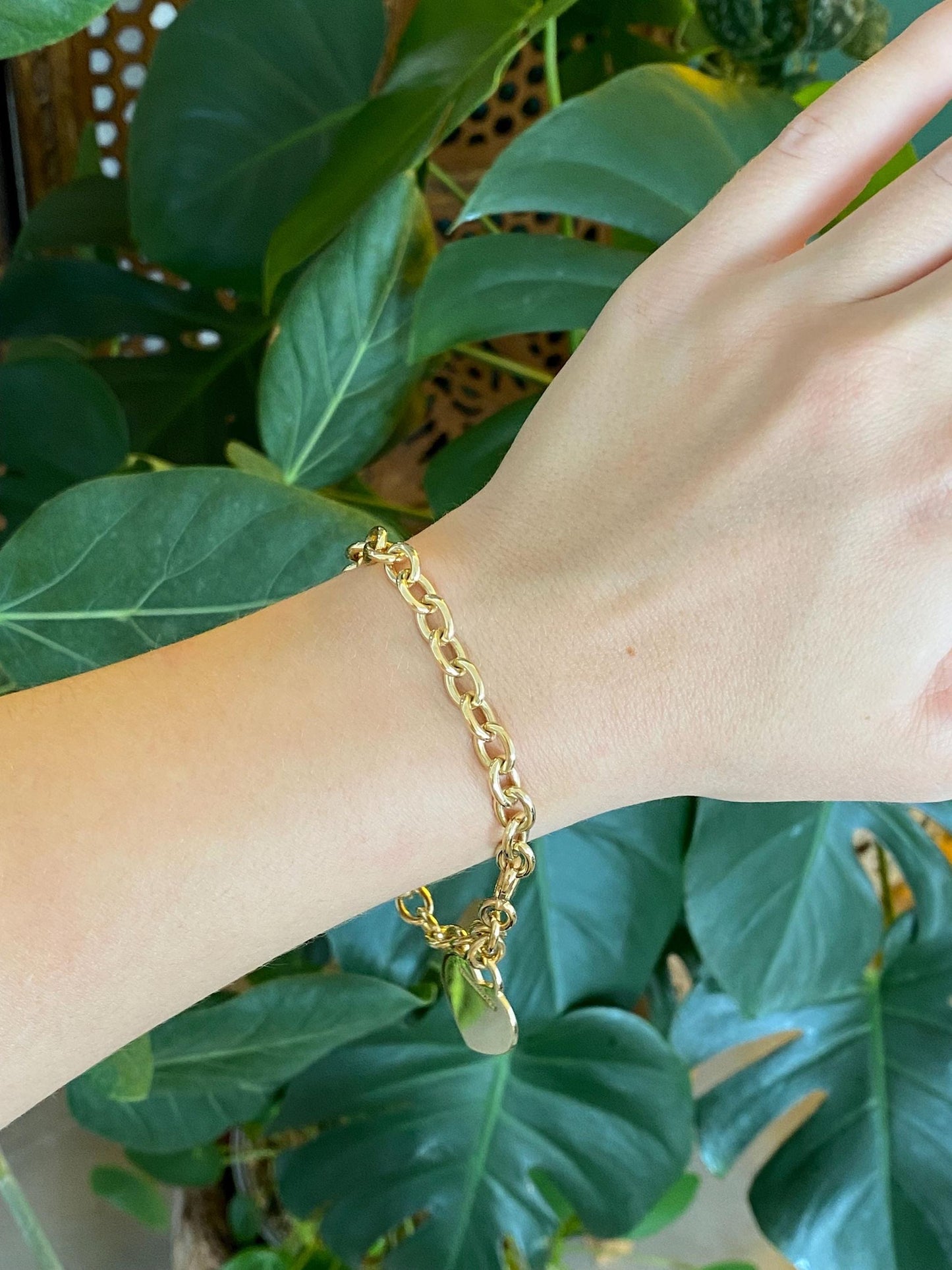Tiffany & Co. Solid 18k Yellow Gold Heart Charm Chunky Cable Chain Bracelet - 8.5 inches