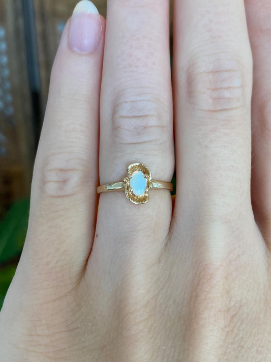 Vintage Solid 10k Yellow Gold Opal Ring - Size 4.75