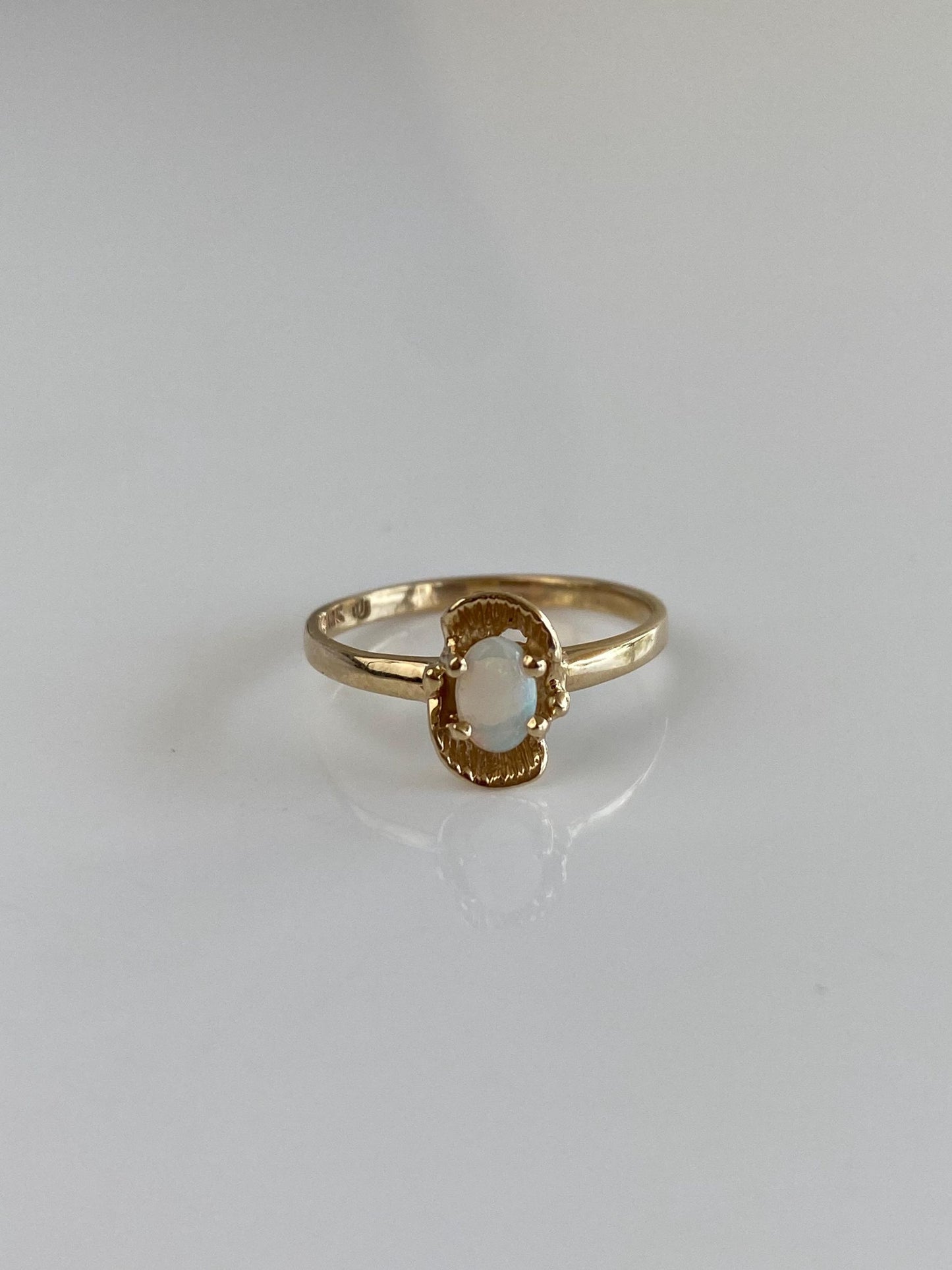 Vintage Solid 10k Yellow Gold Opal Ring - Size 4.75