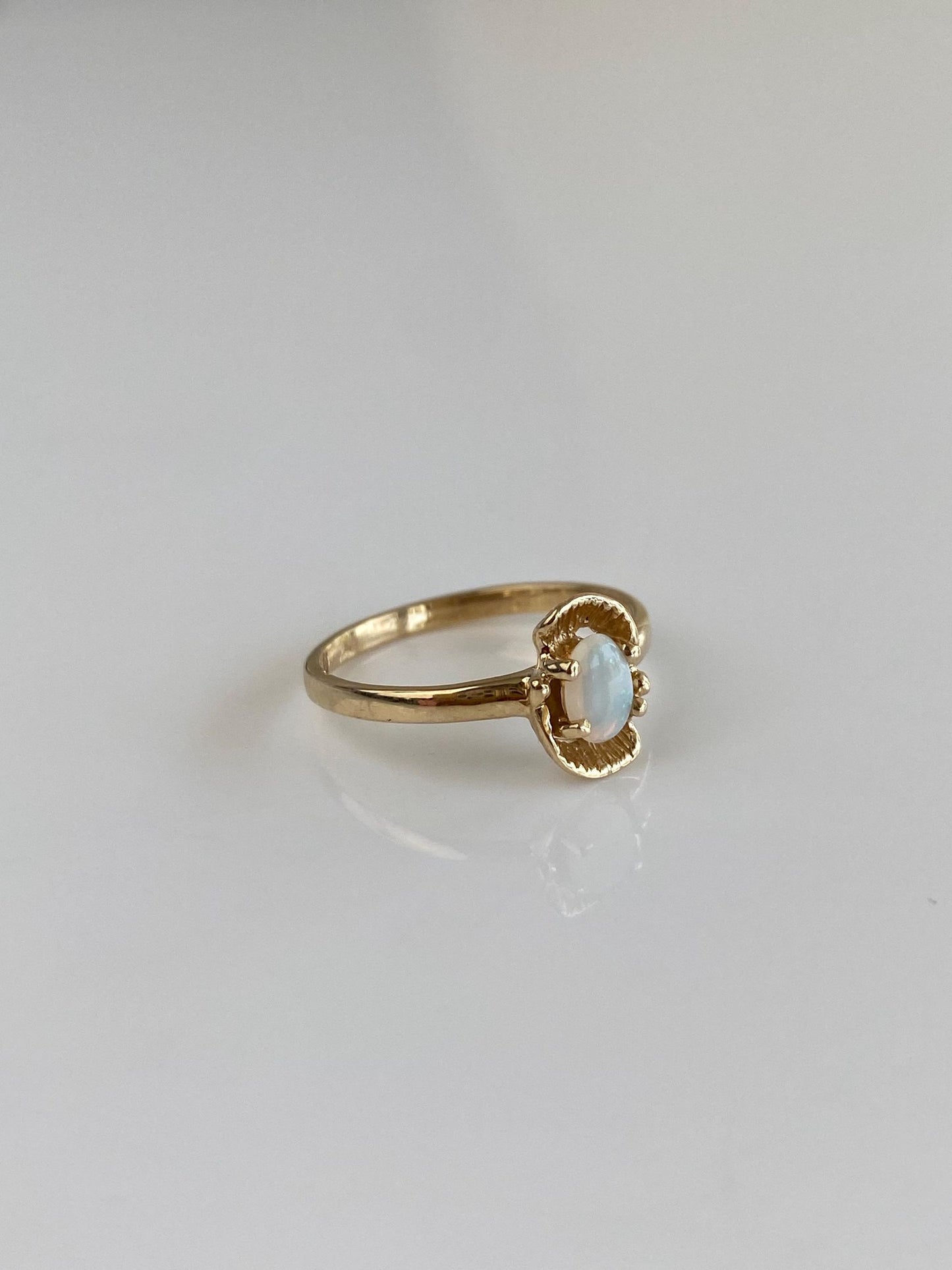 Vintage Solid 10k Yellow Gold Opal Ring - Size 4.75