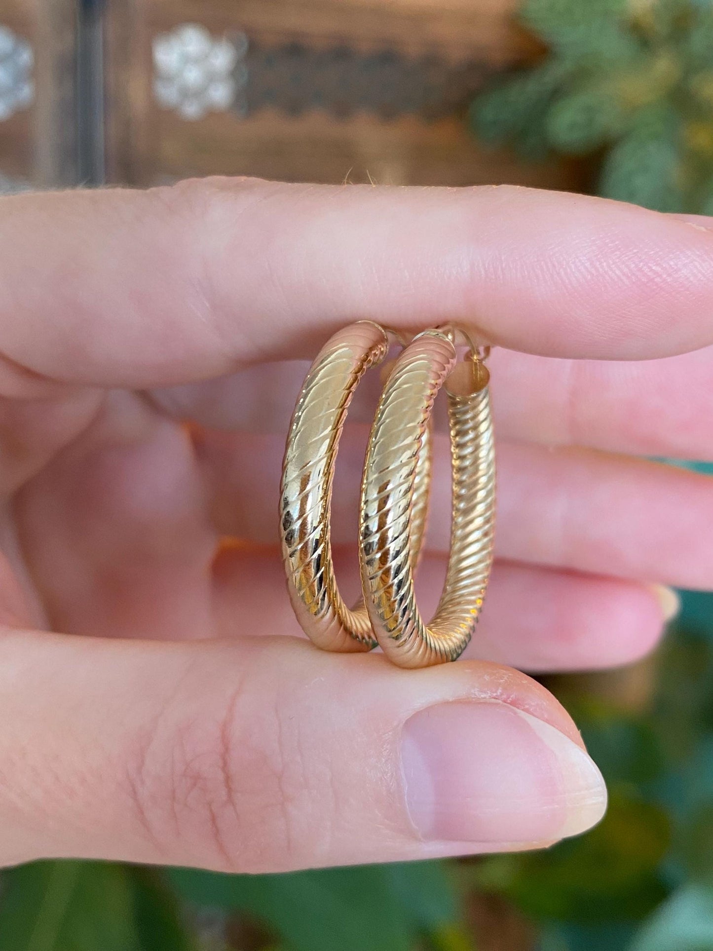 Vintage 14k Yellow Gold Design Twist Hoop Earrings