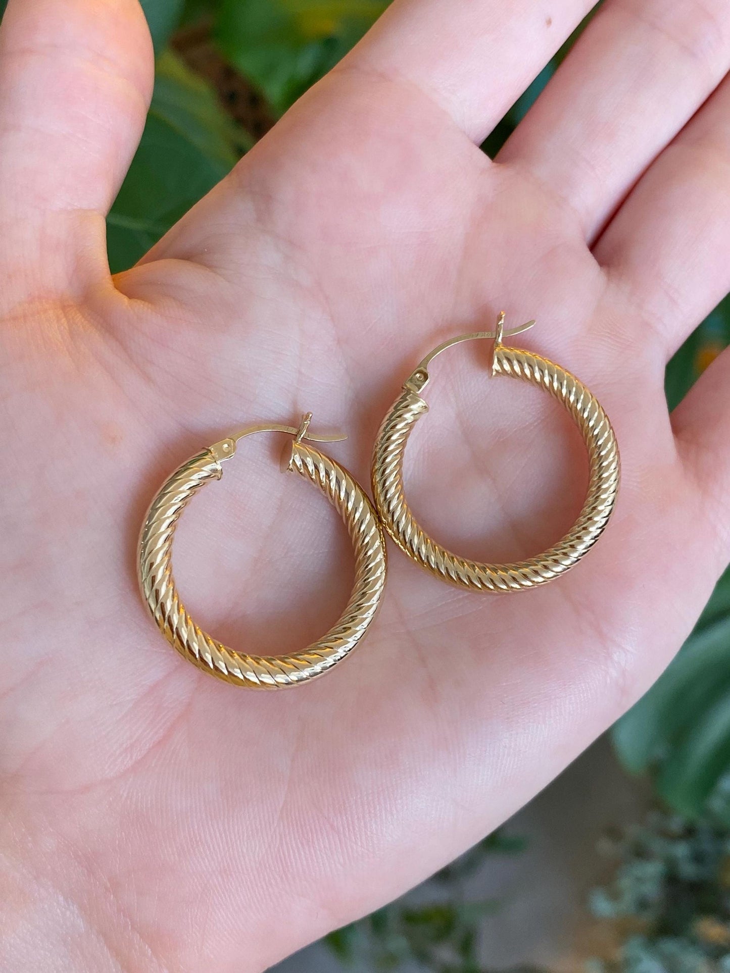 Vintage 14k Yellow Gold Design Twist Hoop Earrings