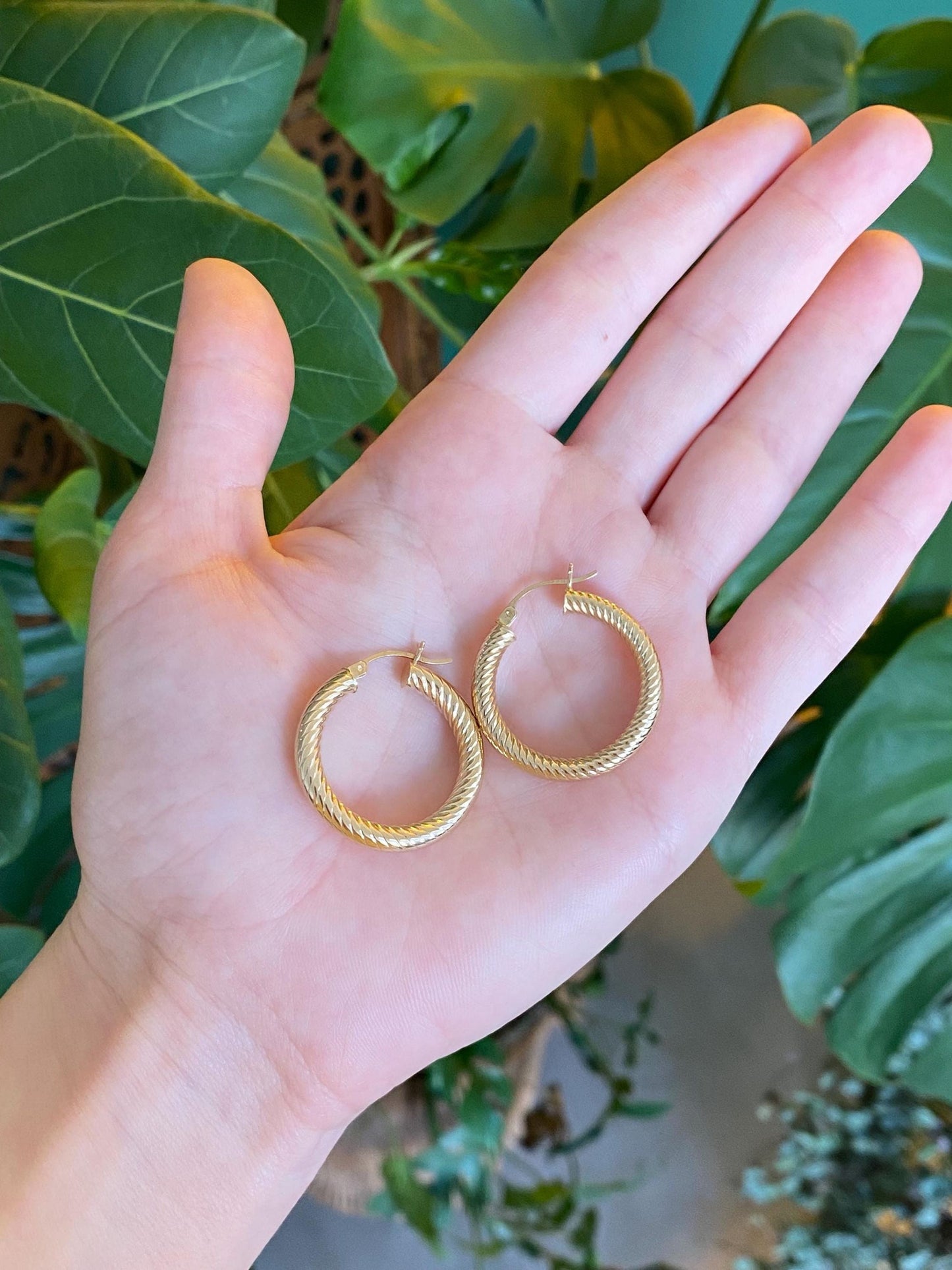 Vintage 14k Yellow Gold Design Twist Hoop Earrings
