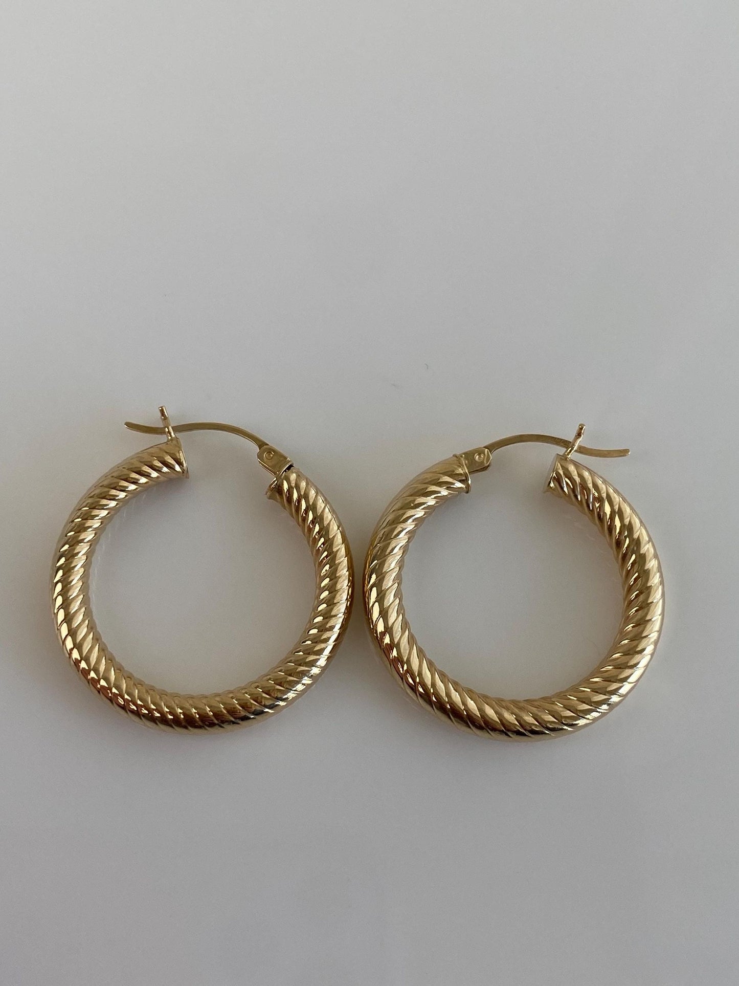 Vintage 14k Yellow Gold Design Twist Hoop Earrings